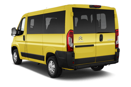 Gelber Citroën Transporter mit getönten Fenstern, seitlicher Schiebetür und Logo auf der Rückseite.