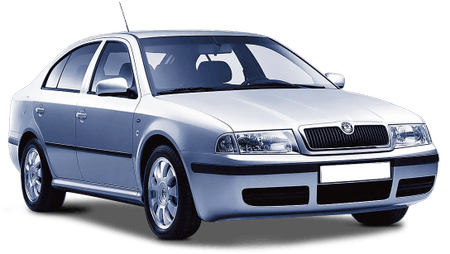 Silberner Limousinenwagen der Mittelklasse, schräg von vorne fotografiert. Klarer Himmel und keine Umgebungselemente im Hintergrund.