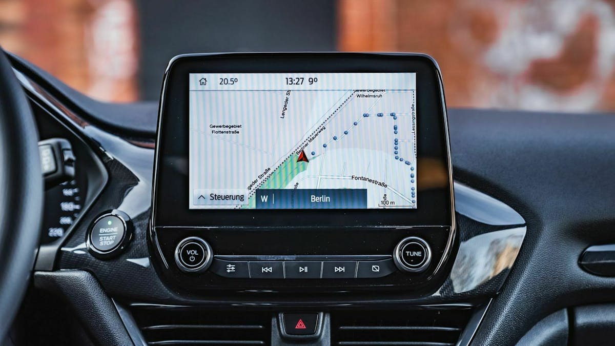 Zu sehen ist der Infotainment-Bildschirm des Ford Fiesta Hybrid 2020 