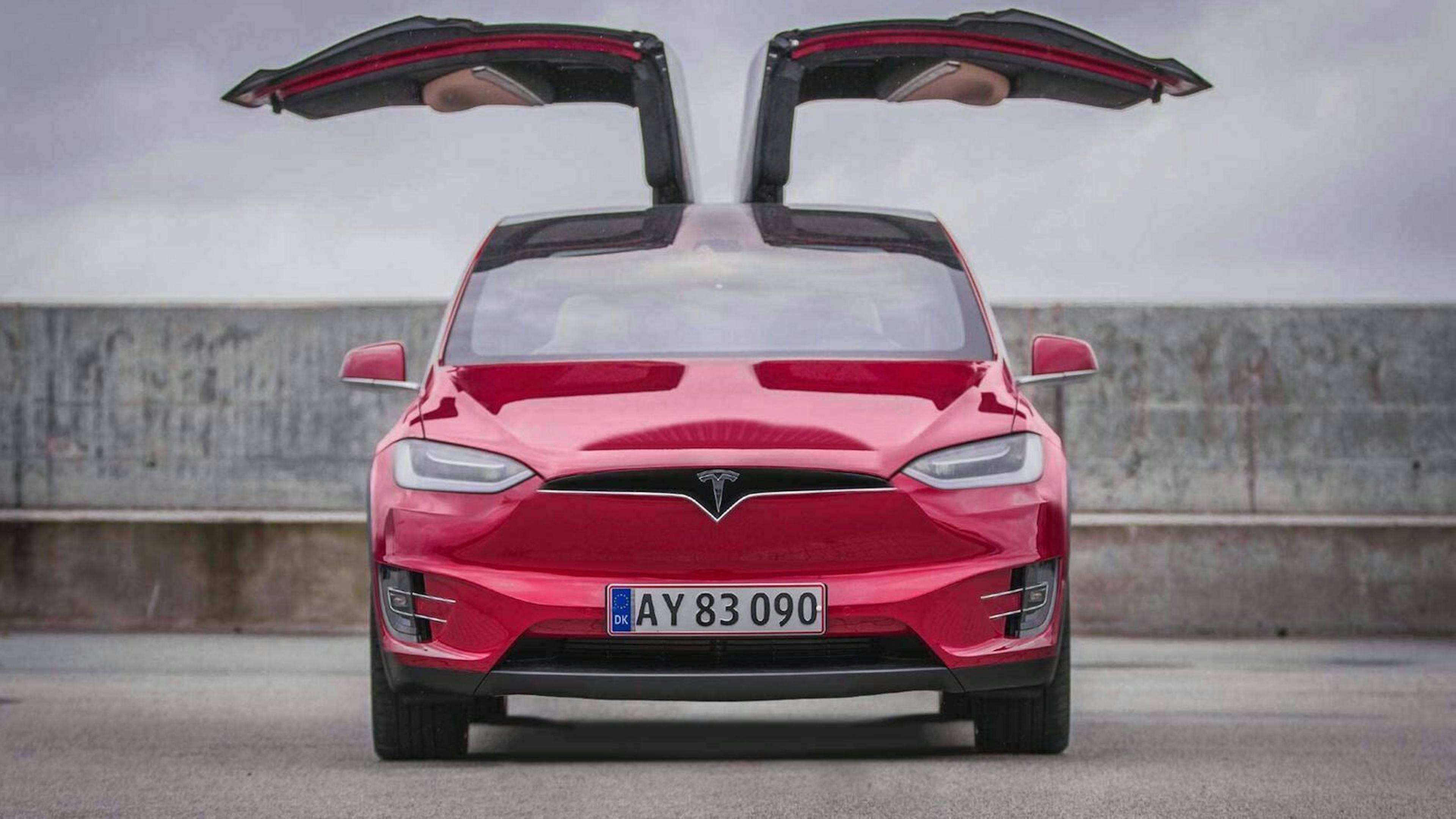 Tesla-Model-X-FalconDoors