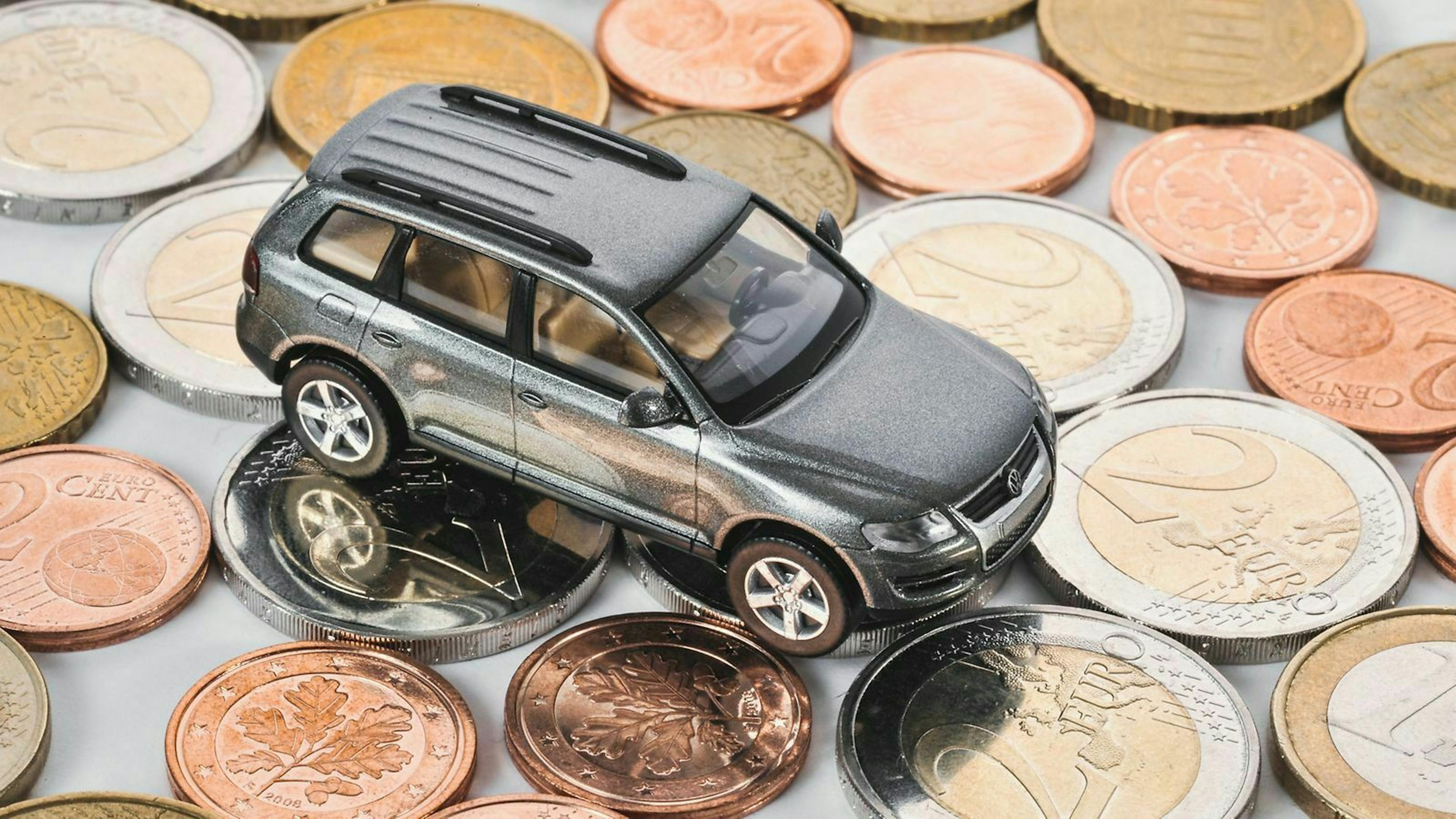 Benötigt Dein Auto ein neues Motorsteuergerät, musst Du mit Kosten zwischen 600 und 1.500 Euro rechnen.