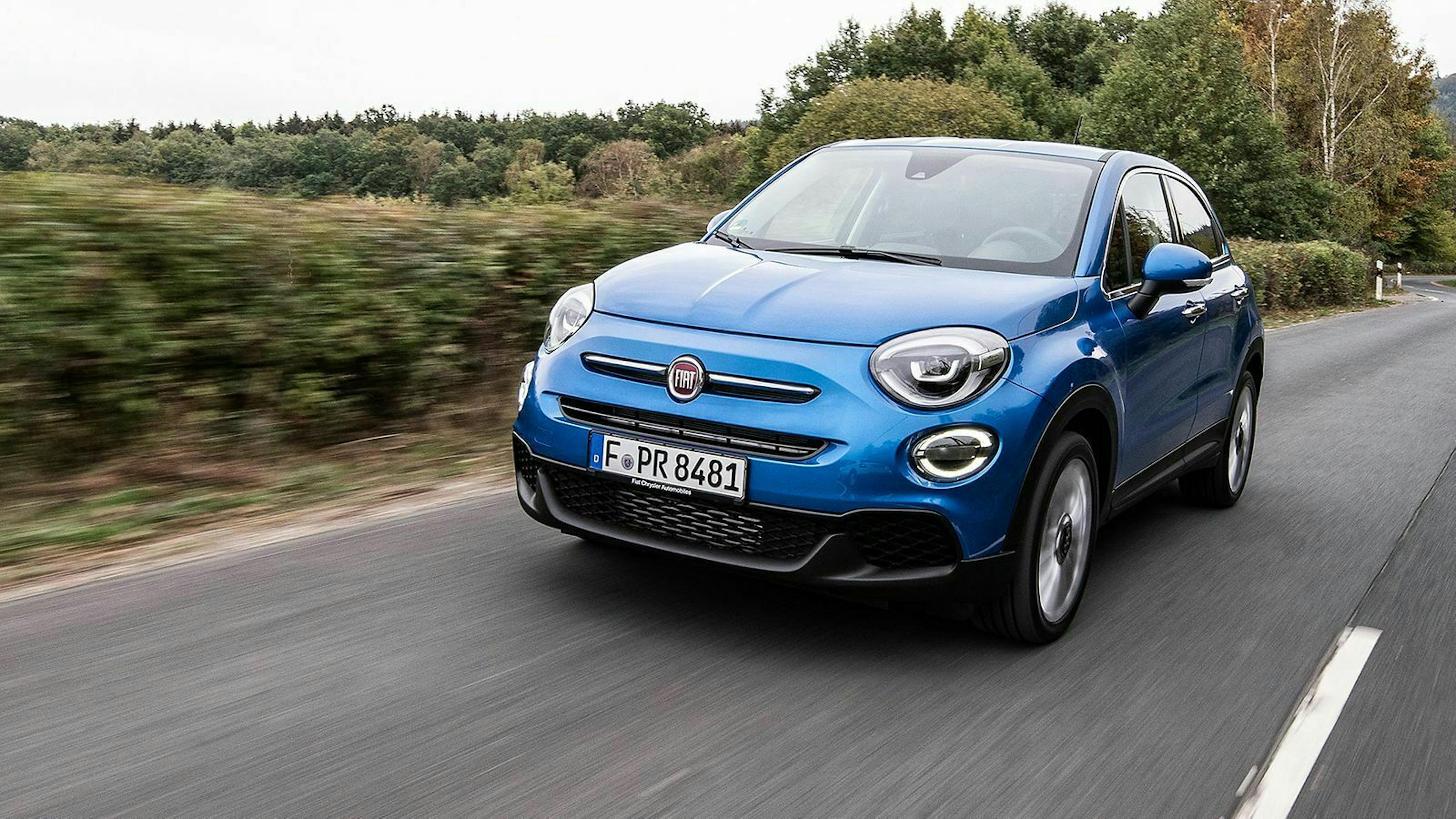 Ein blauer Fiat 500X in der Ausstattung Urban