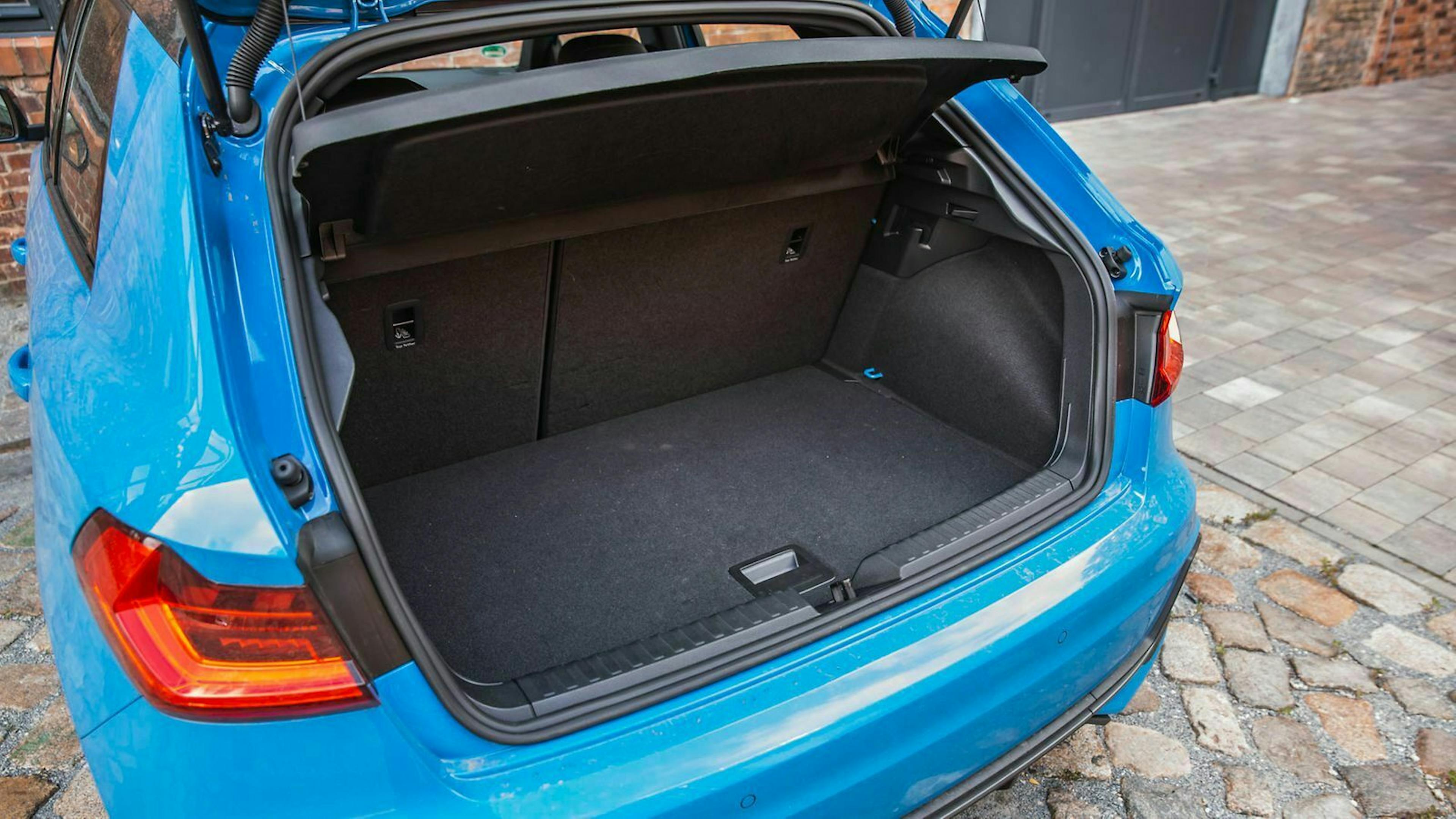 Bei umgeklappter Rückbank erreicht der Audi A1 Sportback (2019) ein Kofferraumvolumen von 1.090 Litern