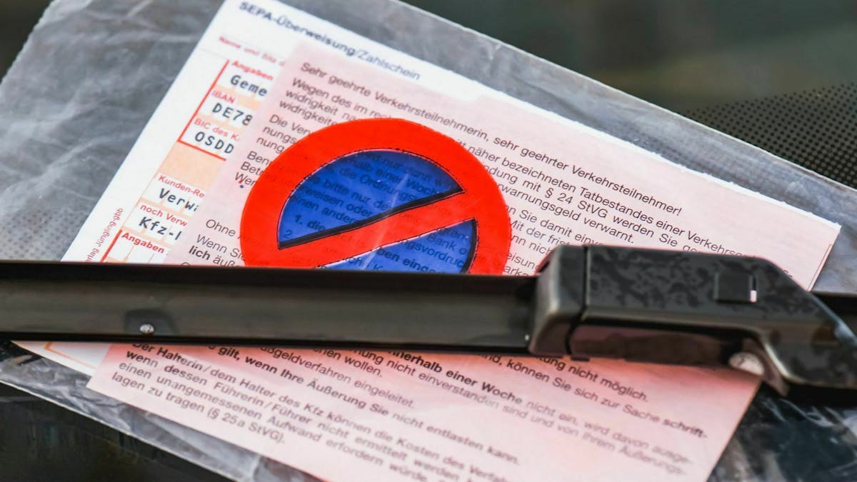 Wenn Du ohne Parkschein geparkt hast, riskierst Du einen Strafzettel mit einem Bußgeld von bis zu 30 Euro.