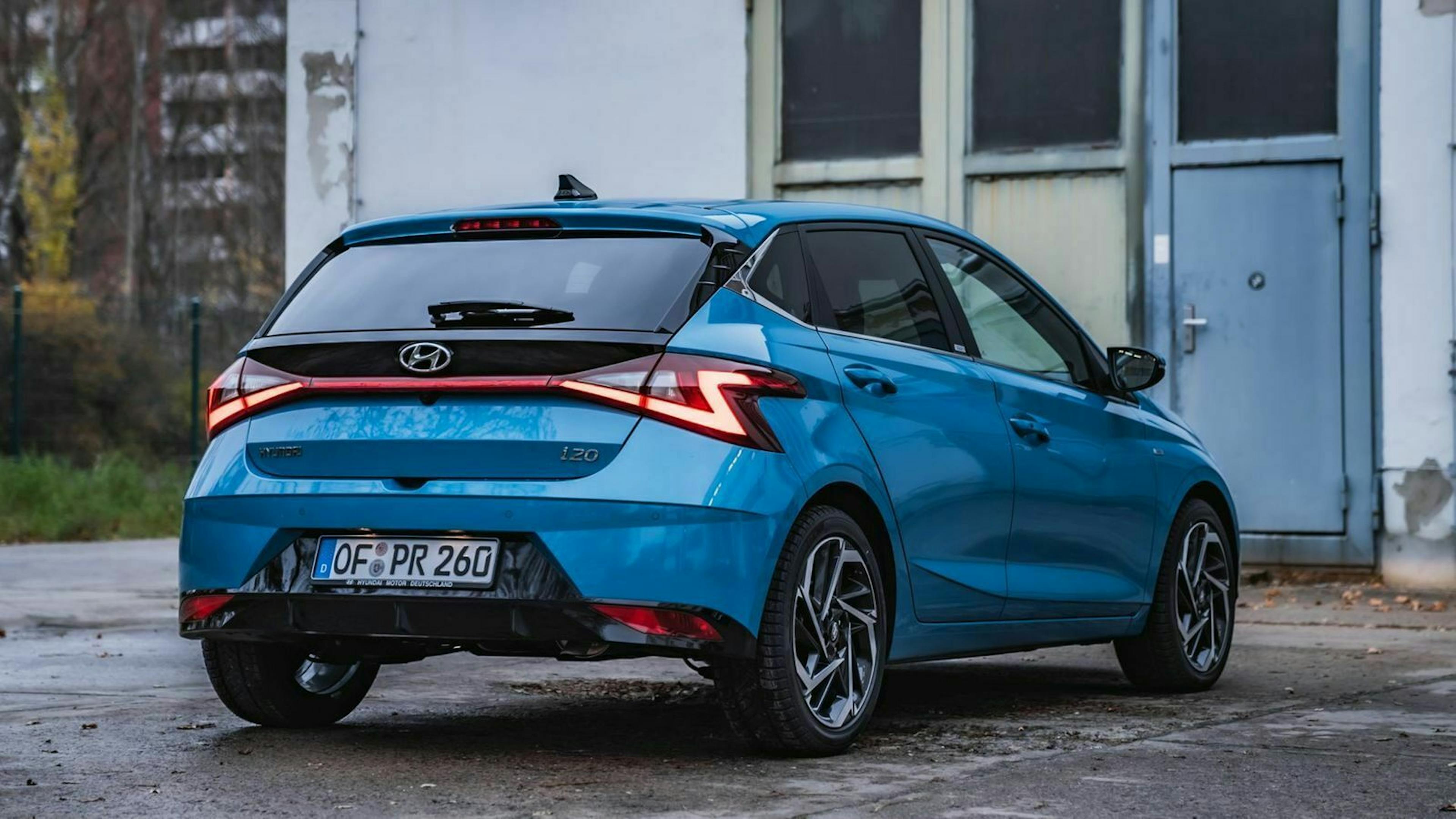 Zu sehen ist der Hyundai i20 2020 von hinten