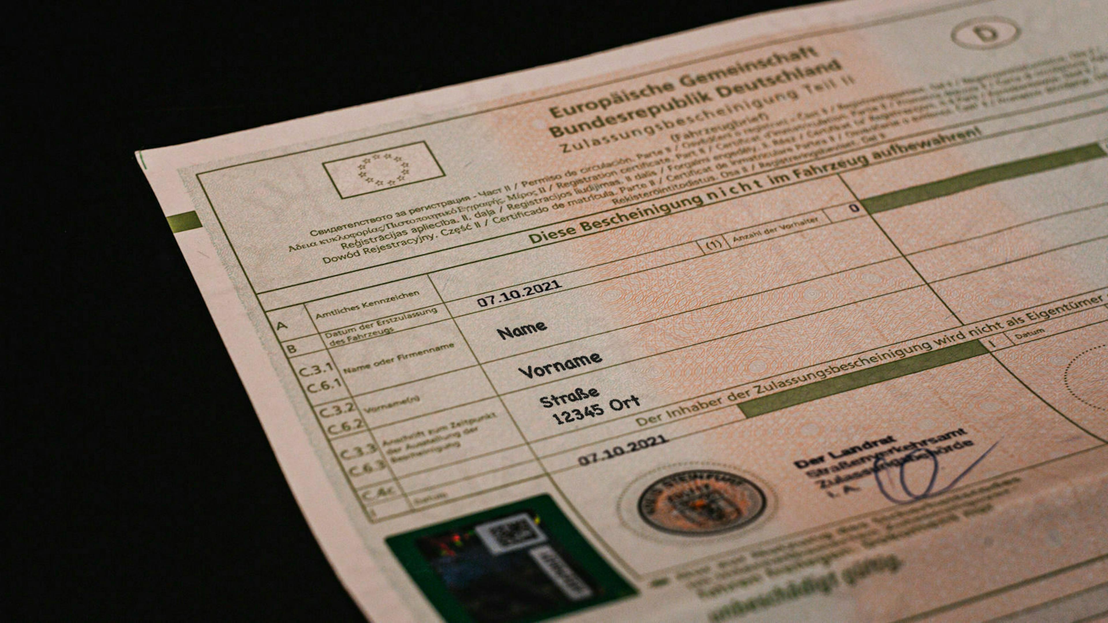 Ein Fahrzeugbrief bzw. die Zulassungsbescheinigung Teil 2 ist hier im Detail zu sehen