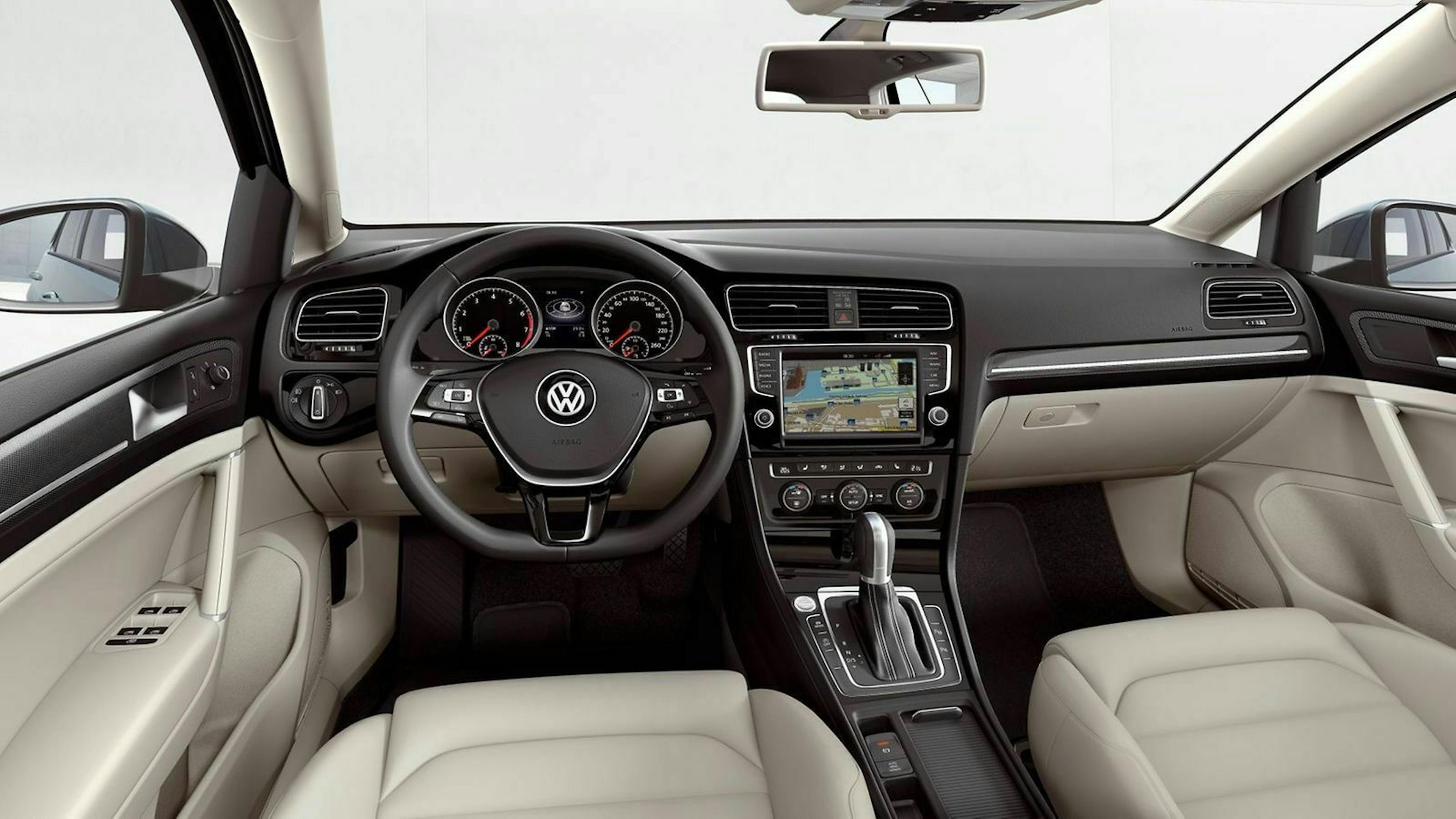 Cockpit-Ansicht des VW Golf 7
