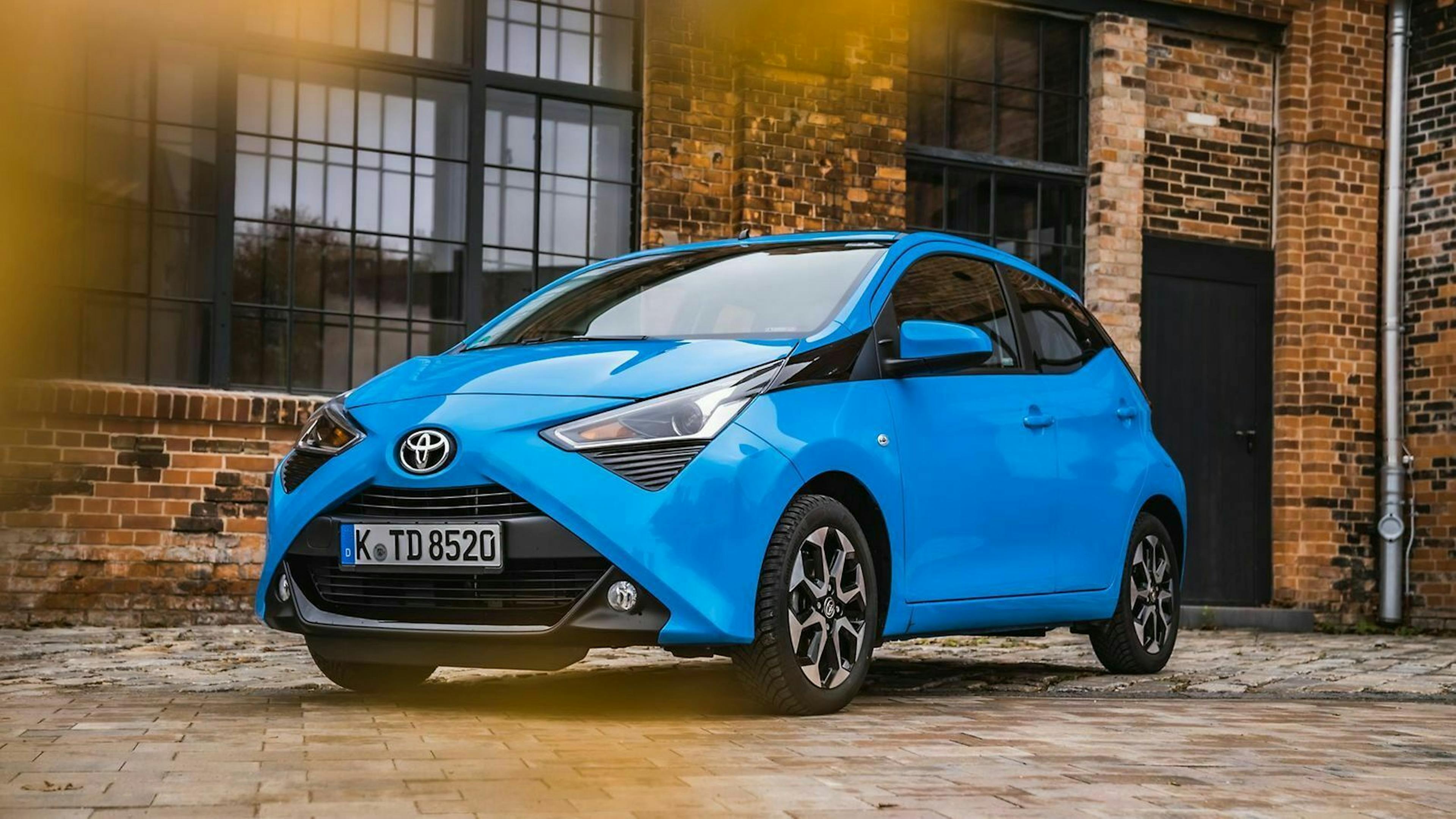 Toyota Aygo in der Ansicht von vorne-links, stehend