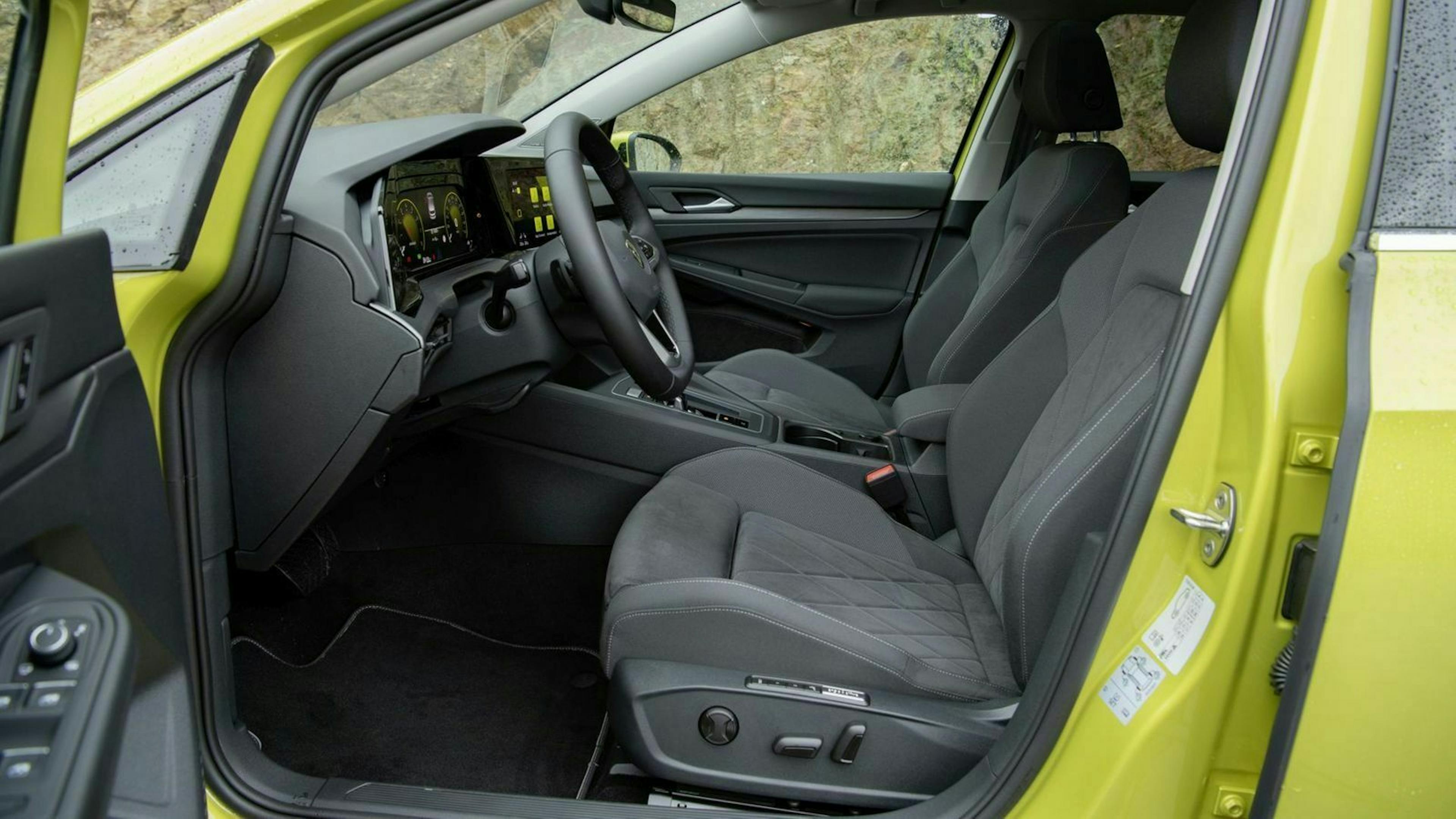 VW Golf 8 Vordersitze 