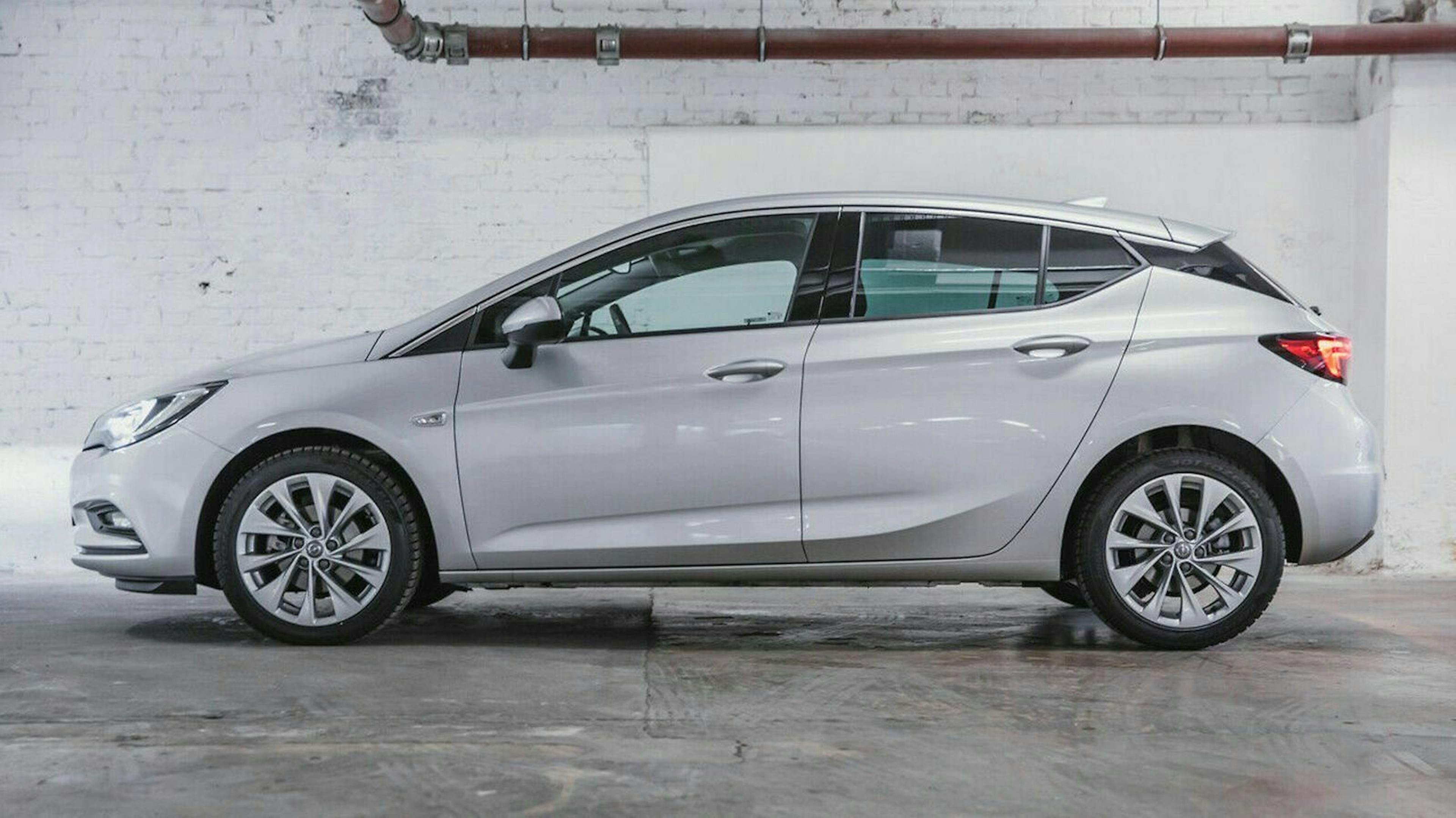 Auch im Verbrauch zeigt sich der Opel Astra stärker. Er beschränkte sich auf 6,9 Liter