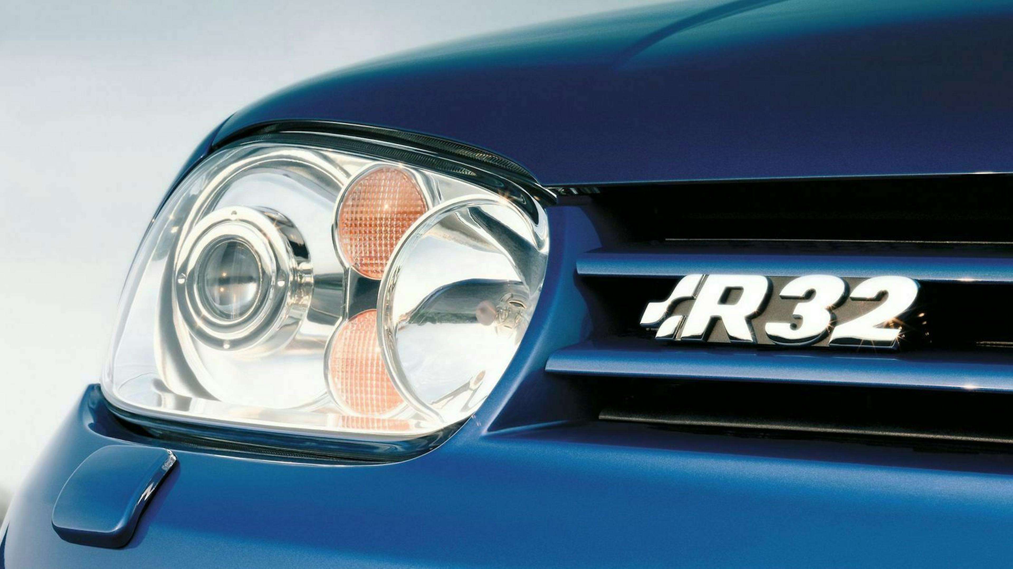 Ansicht des rechten Scheinwerfers des VW Golf R32