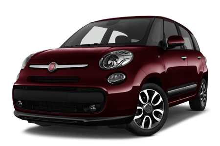 Roter Fiat 500L mit schwarzen Akzenten, Frontansicht, stehend auf transparentem Hintergrund.