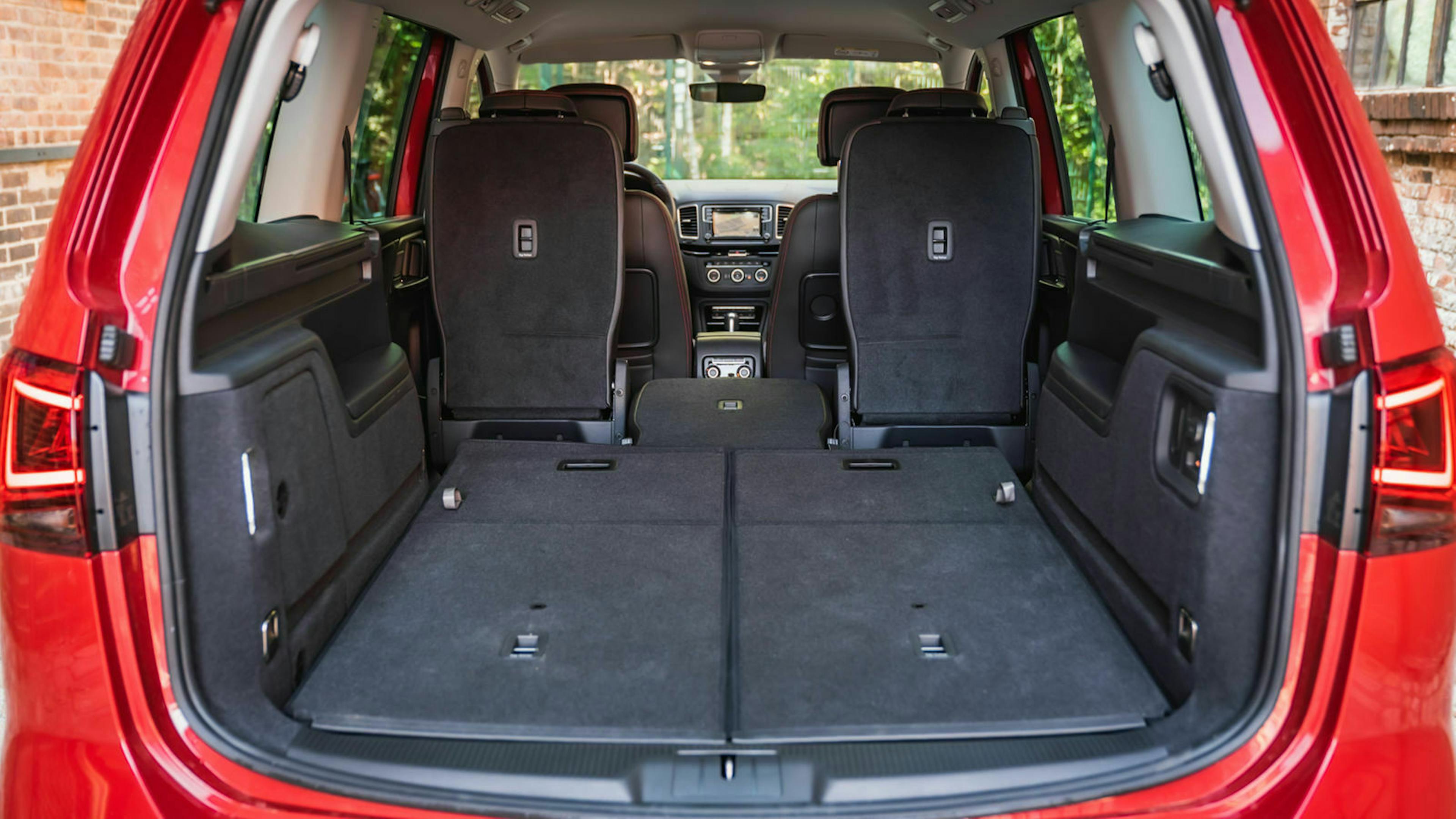 Zu sehen ist der Kofferraum des Seat Alhambra