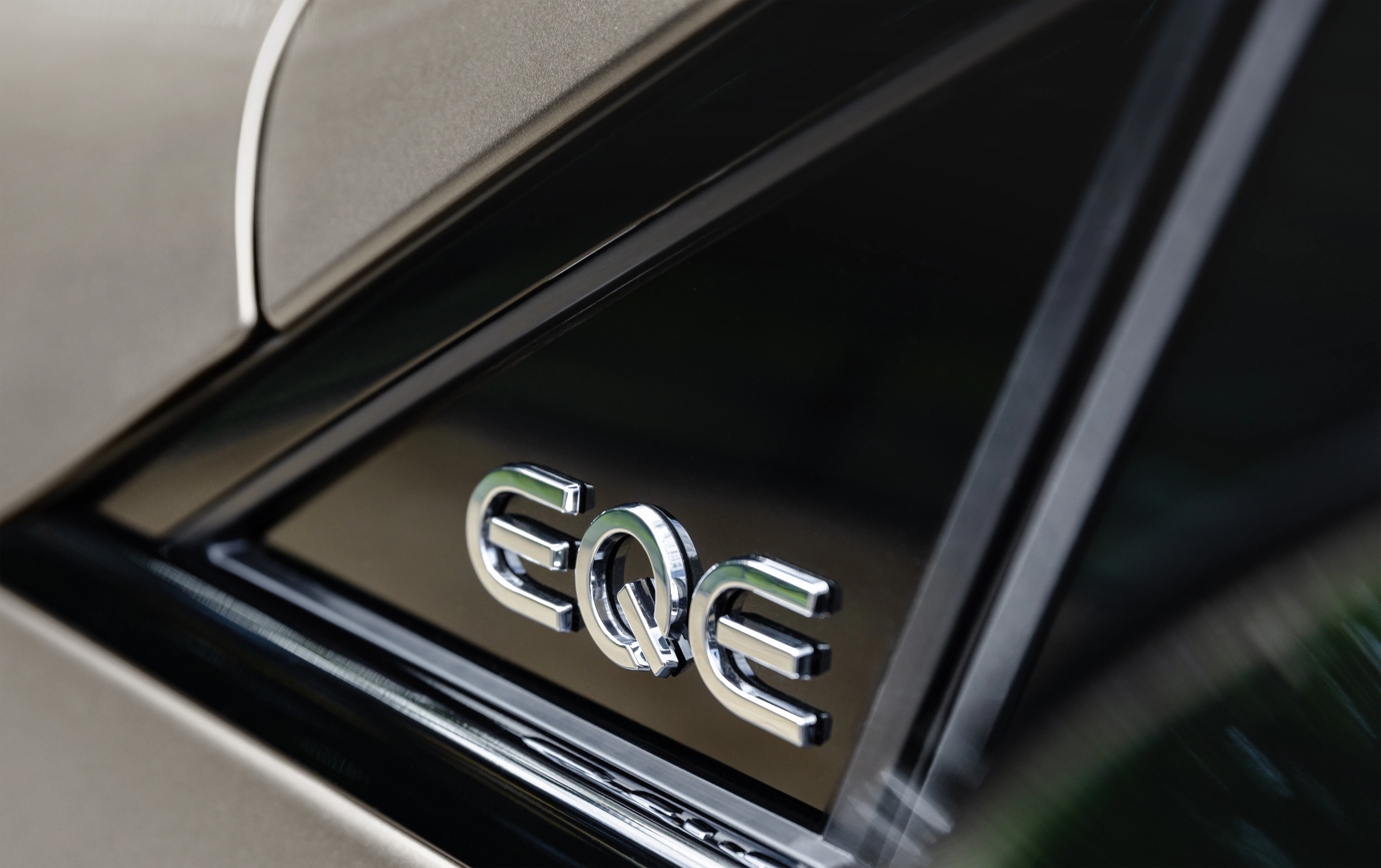 Mercedes EQE SUV Detailansicht Logo