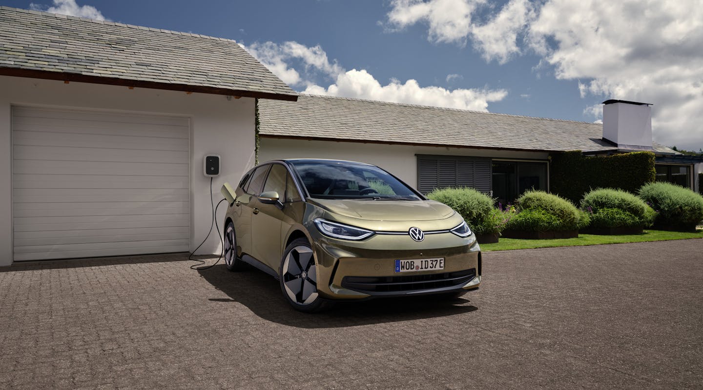 VW ID.3 wird an einer Wallbox geladen