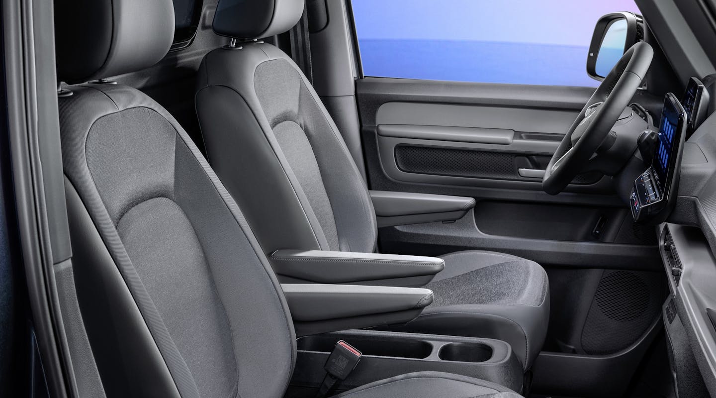 VW ID.Buzz Cargo seitliche Sicht auf vordere Sitzreihe
