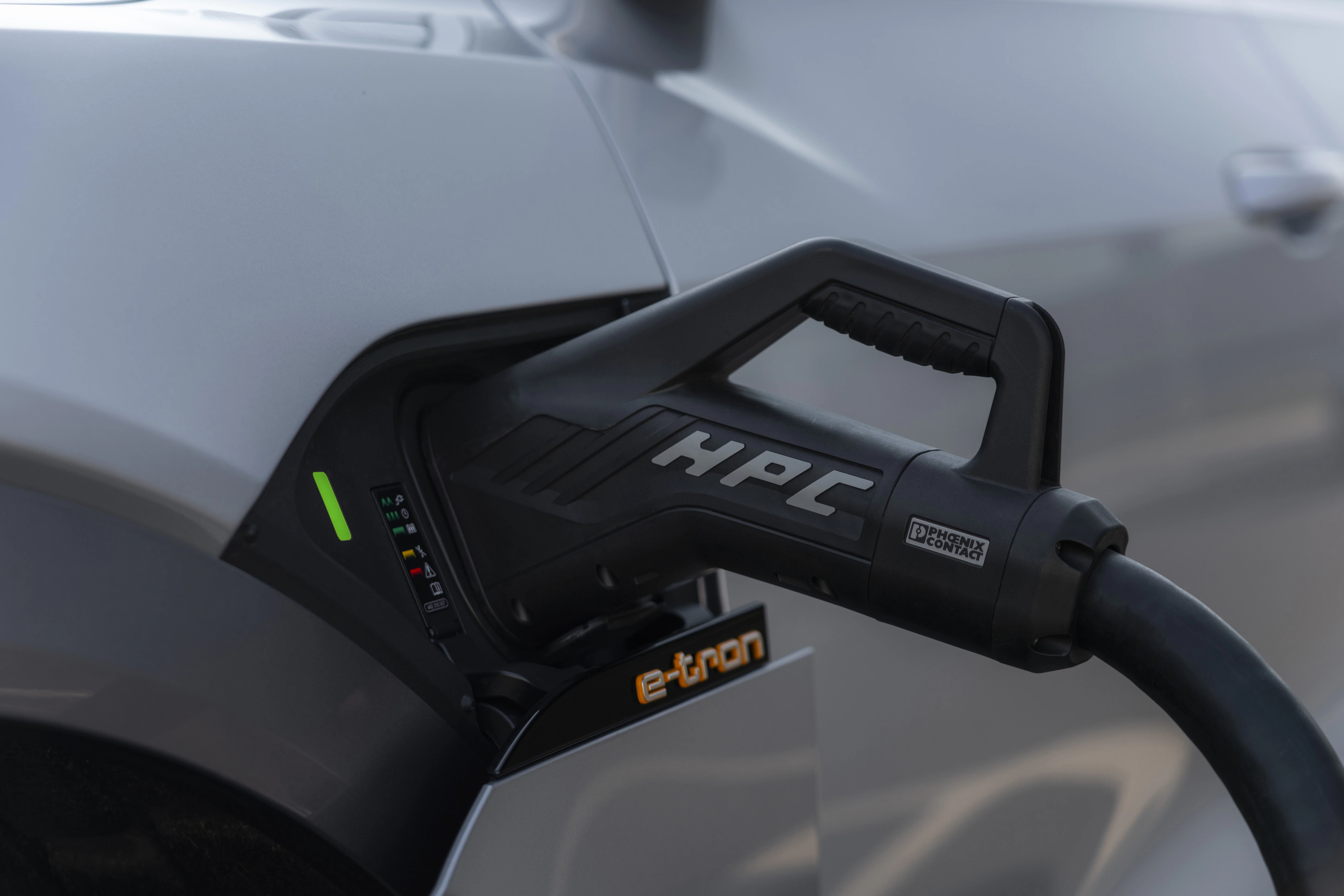 Der Audi e-tron Ladeanschluss
