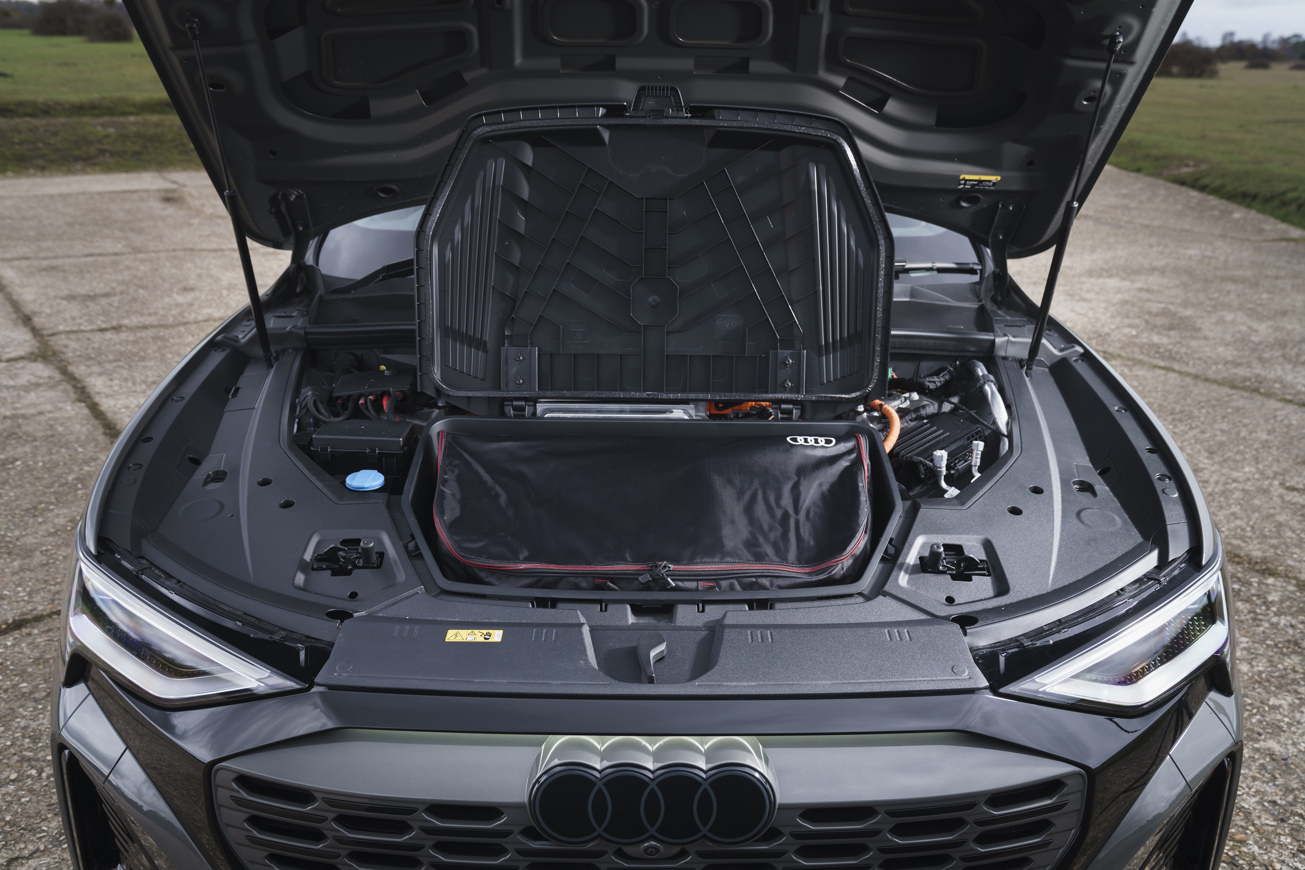 Der Frunk in einem Audi Q8 e-tron