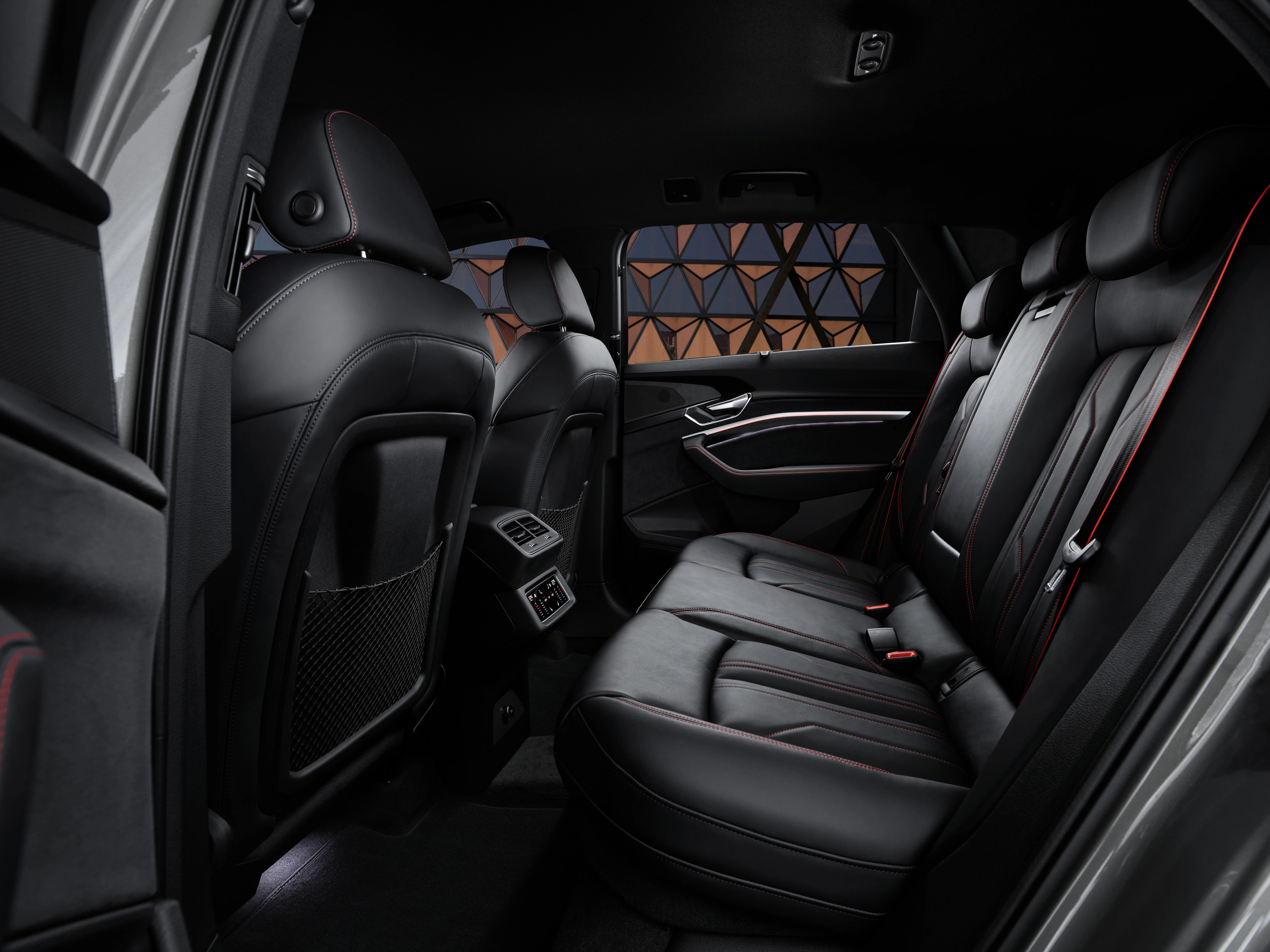 Die Rückbank in einem Audi Q8 e-tron