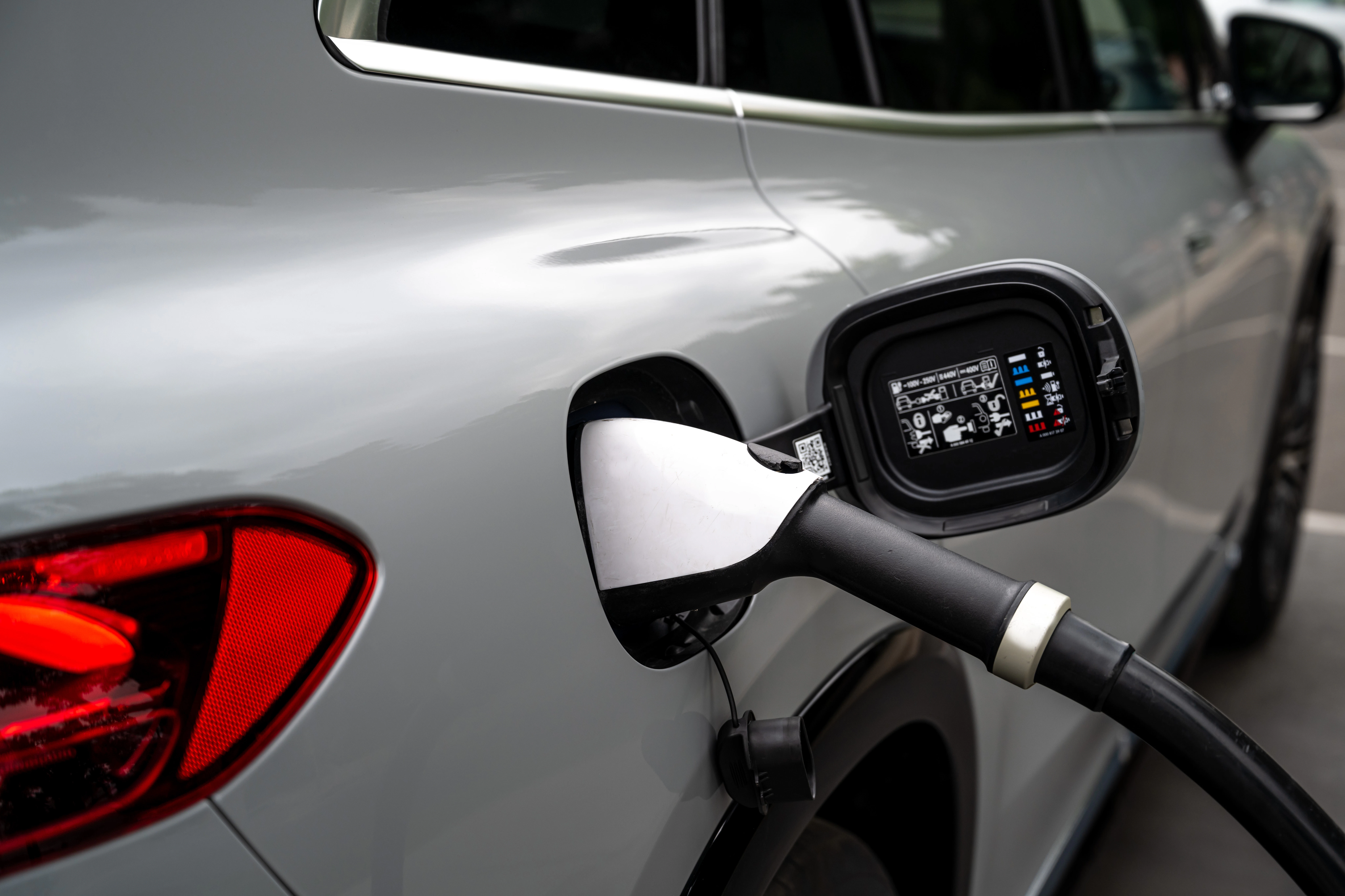 Mercedes EQS SUV Detailansicht Ladestecker