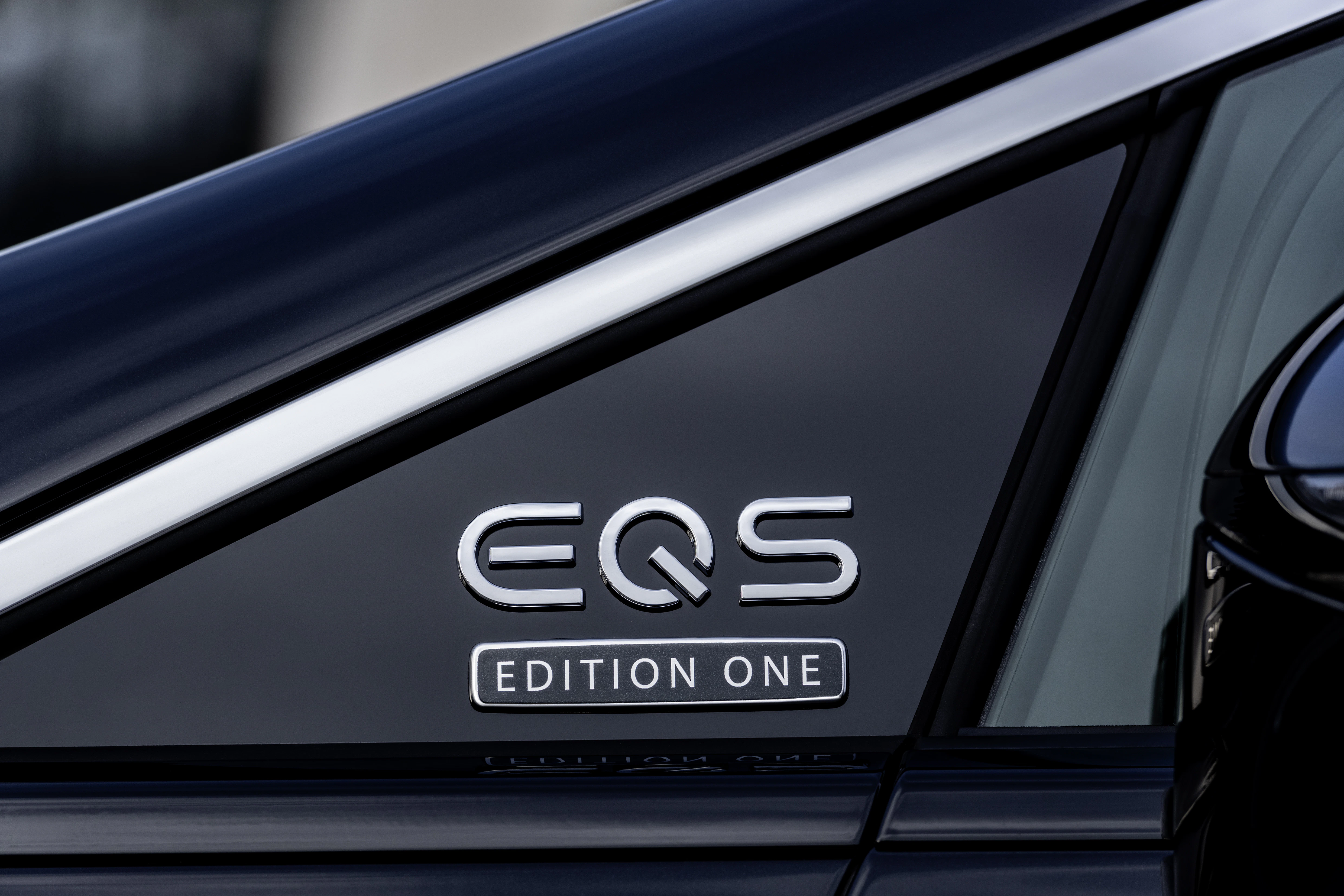 Der Schriftzug an einem Mercedes-Benz EQS