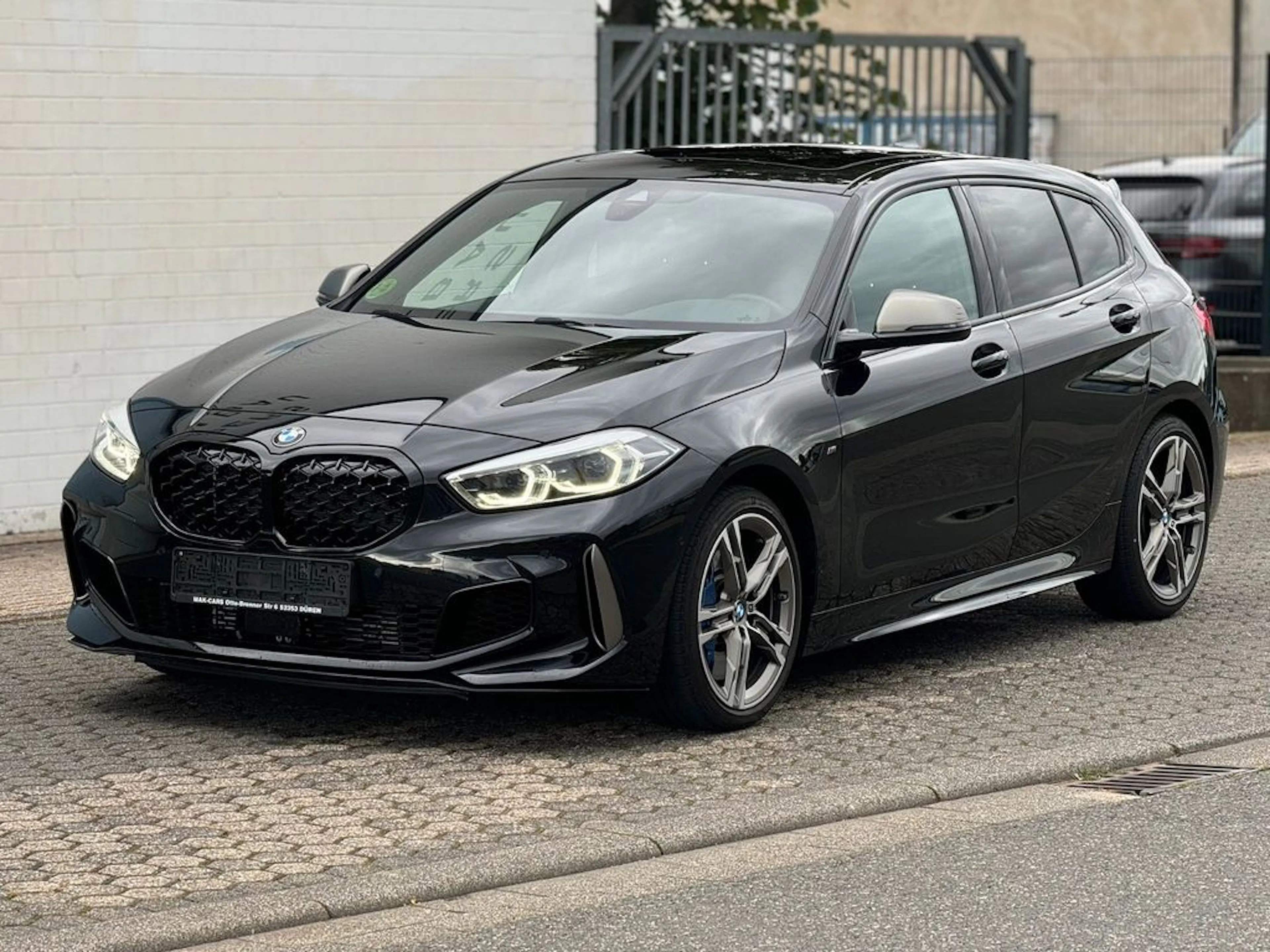 BMW M135i in schwarz