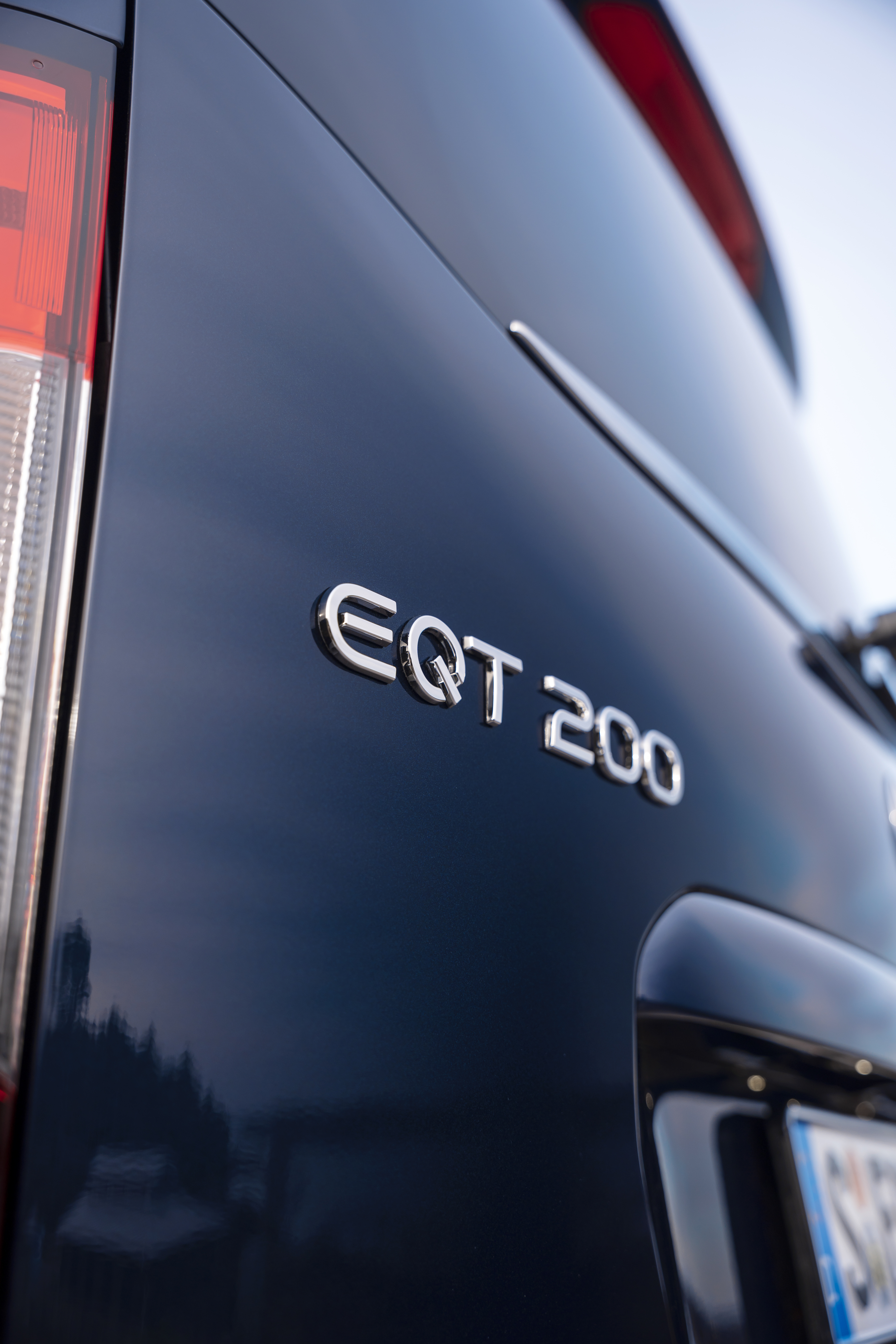 Mercedes-Benz EQT Außenansicht Heck Logo
