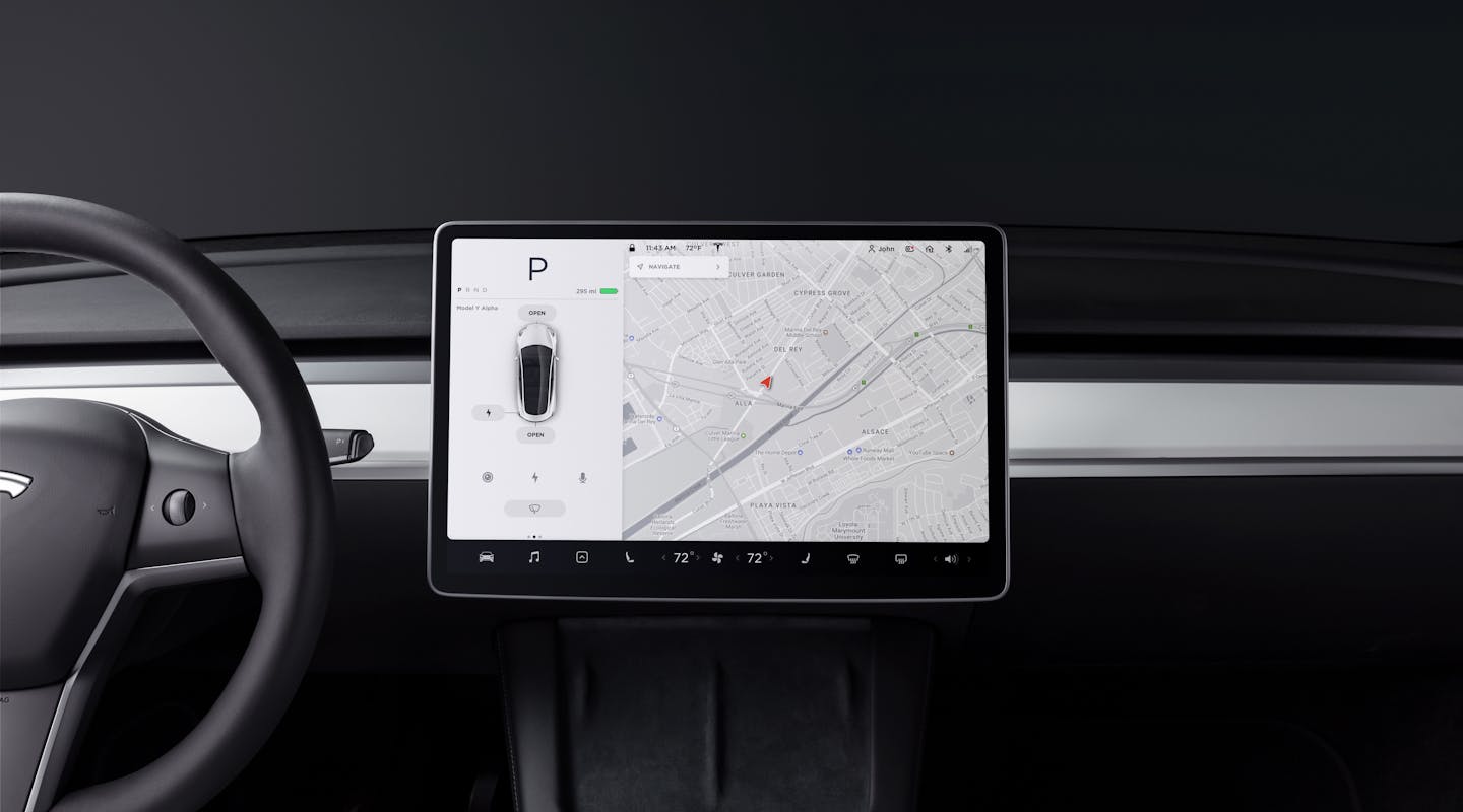Tesla Model Y Innenansicht Navigationsgerät