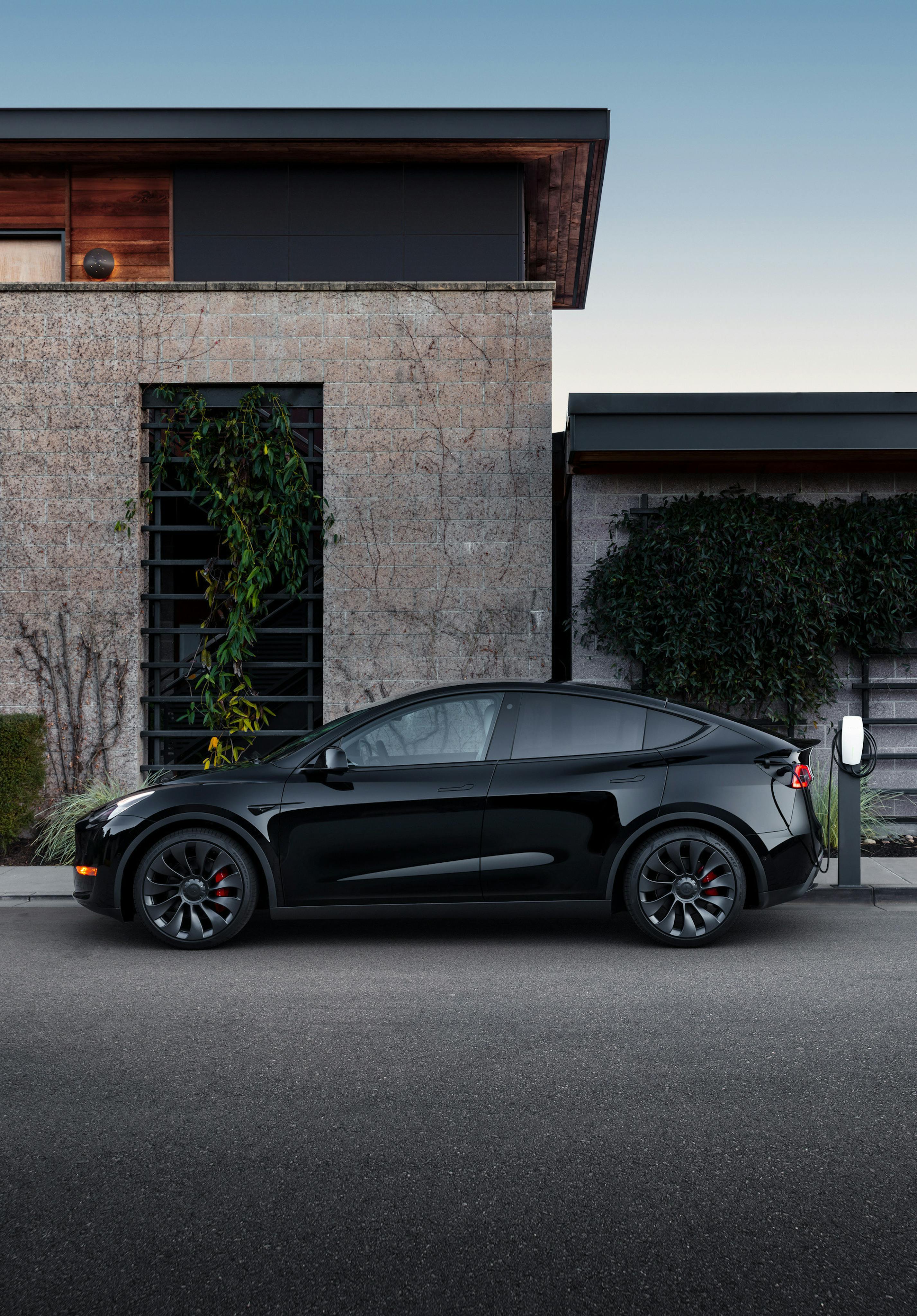 Tesla Model Y Außenansicht statisch Seite