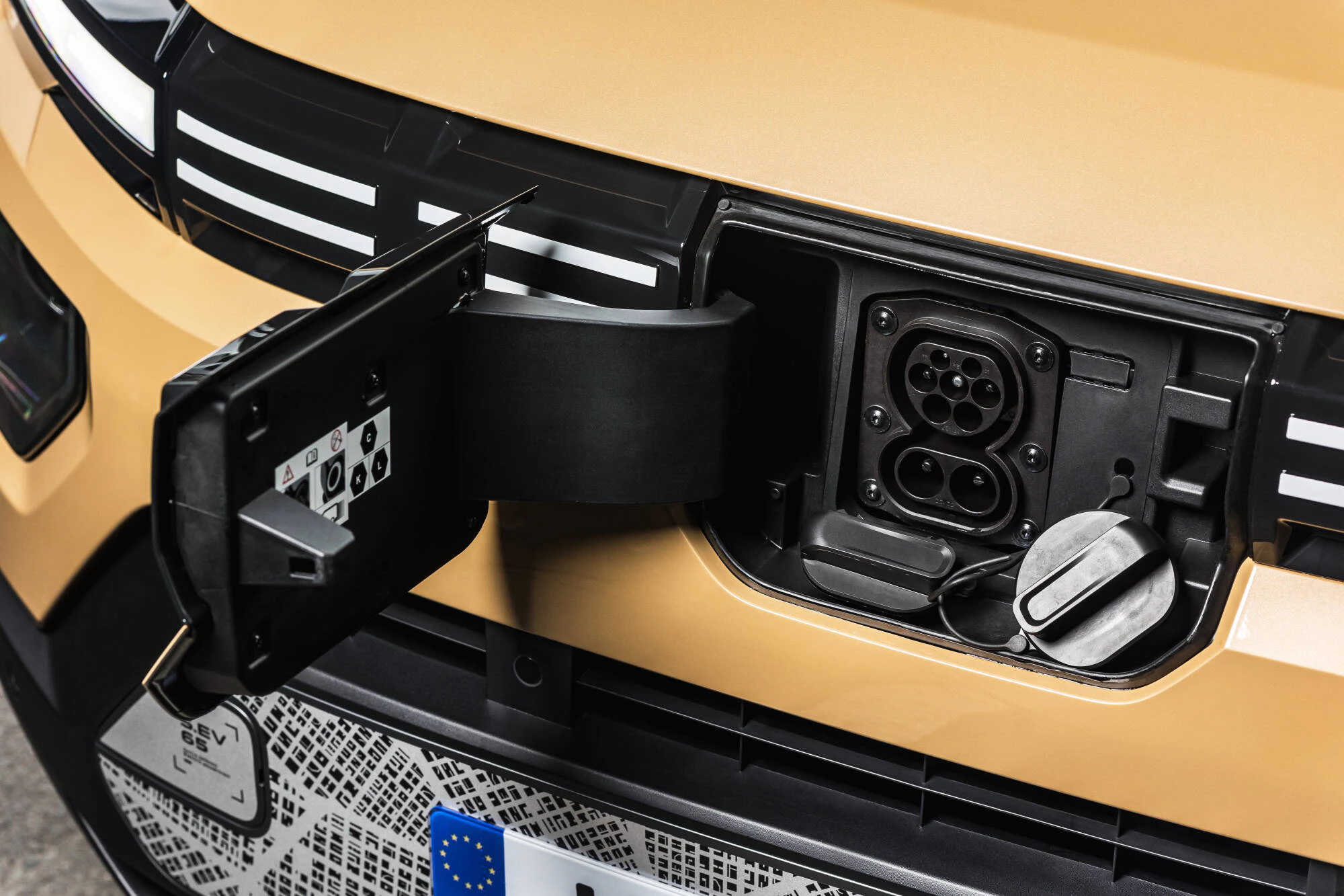 Ladeanschluss Dacia Spring Detail