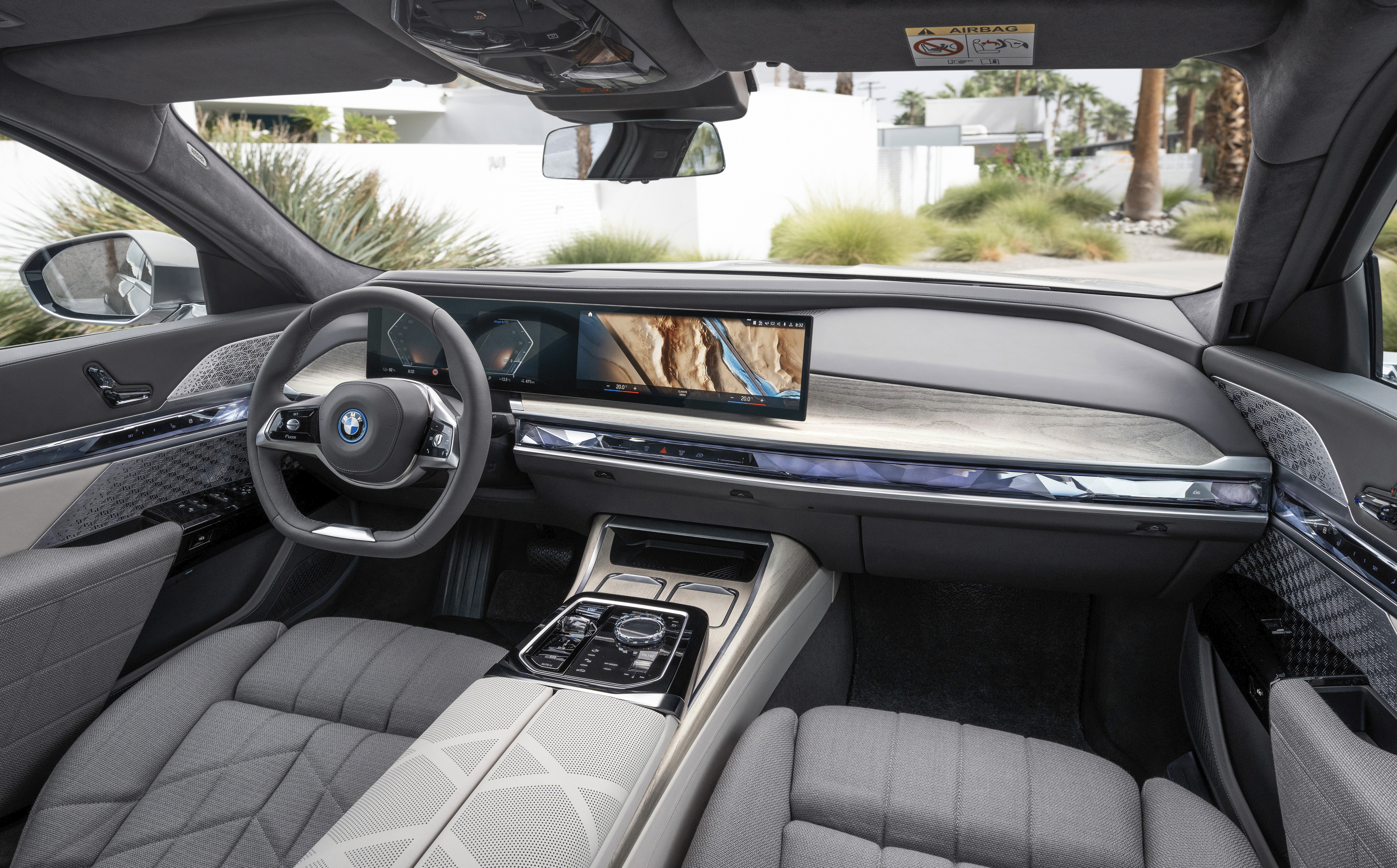 Innenansicht BMW i7 Armaturenbrett 