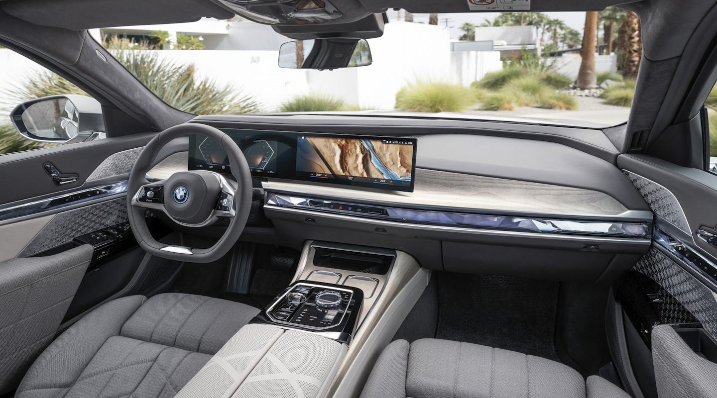 Innenansicht BMW i7 Armaturenbrett