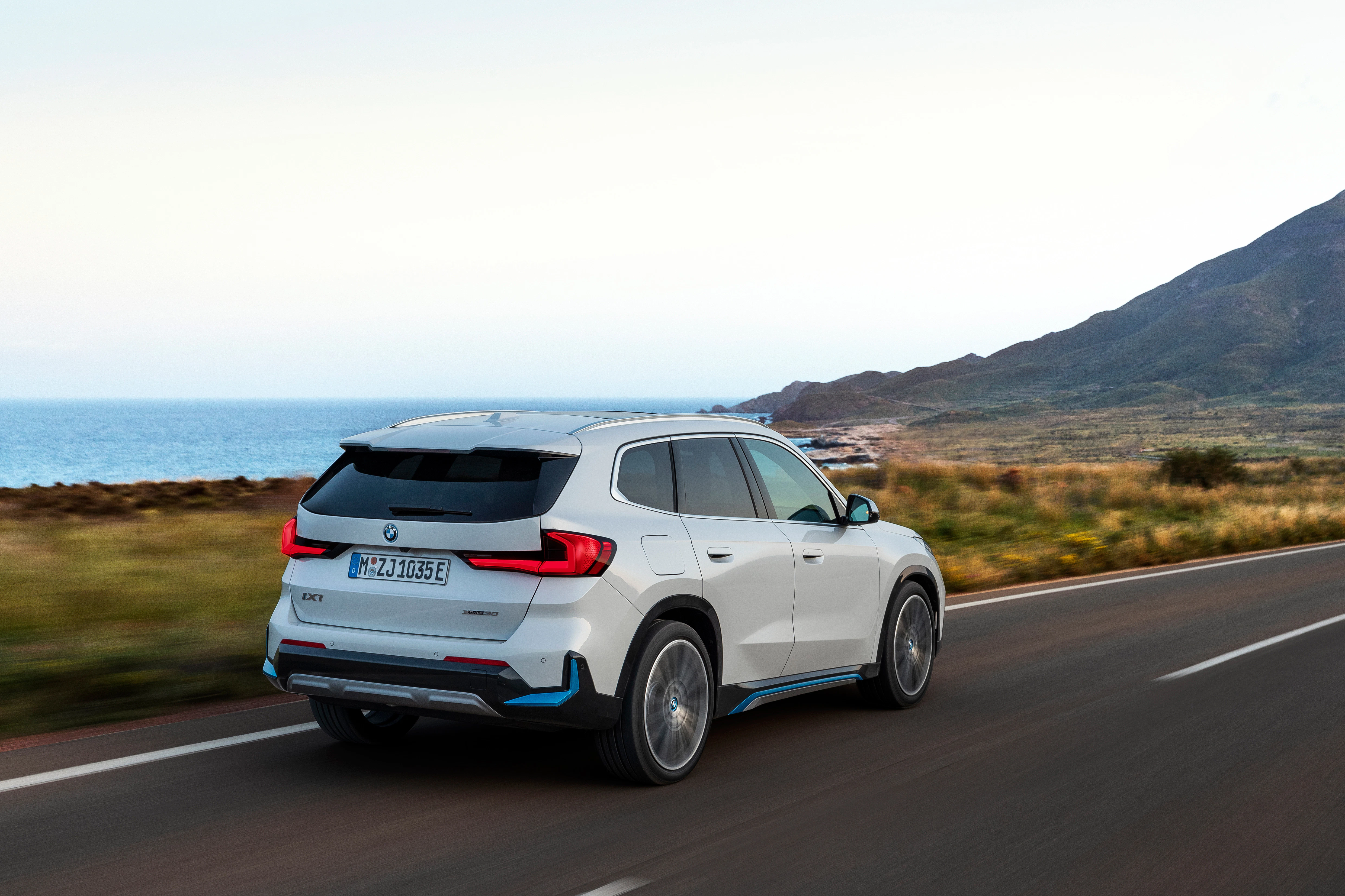 BMW iX1 Heck Dynamisch