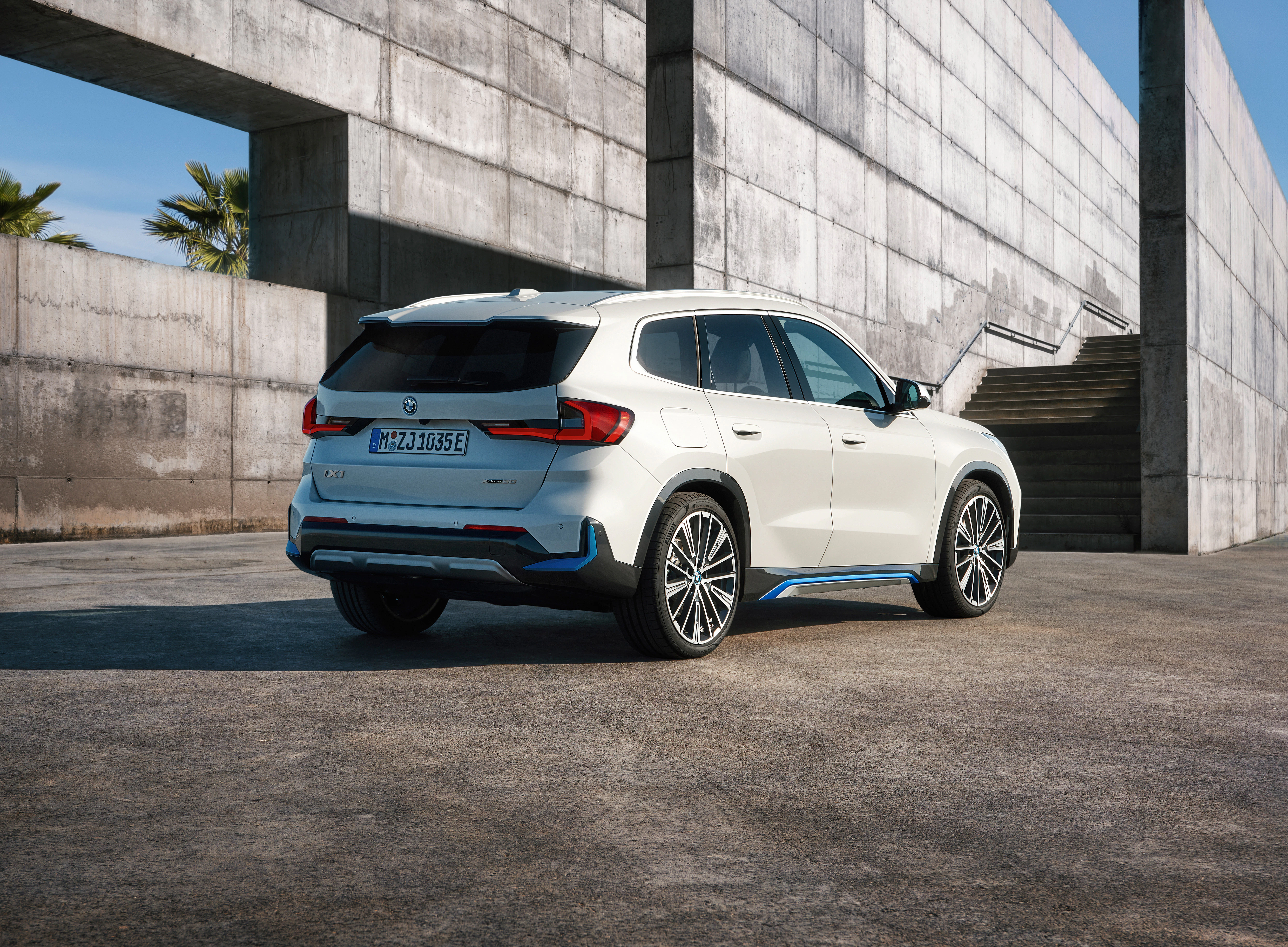 BMW iX1 Statisch Heckansicht