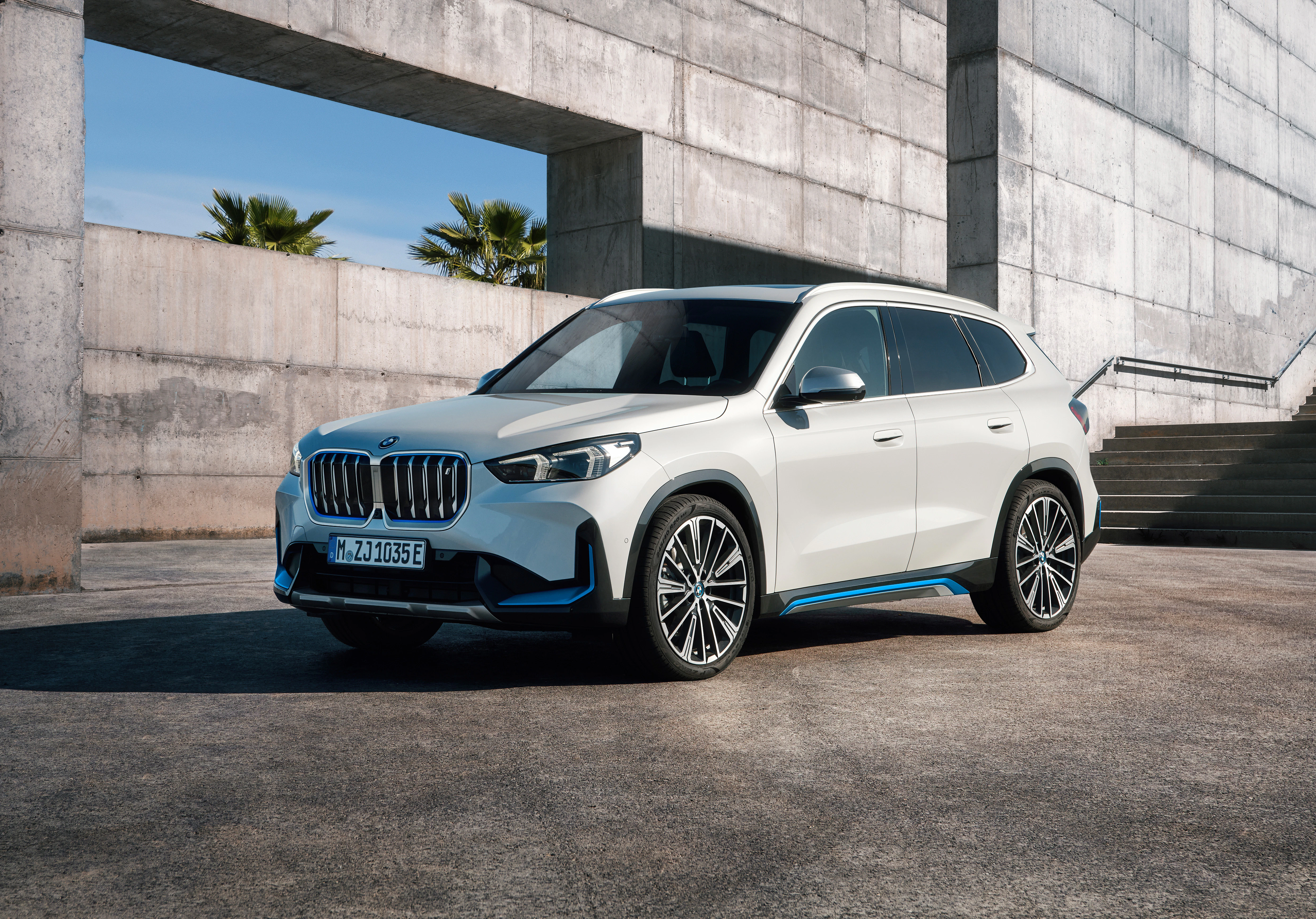 BMW iX1 Front Statisch