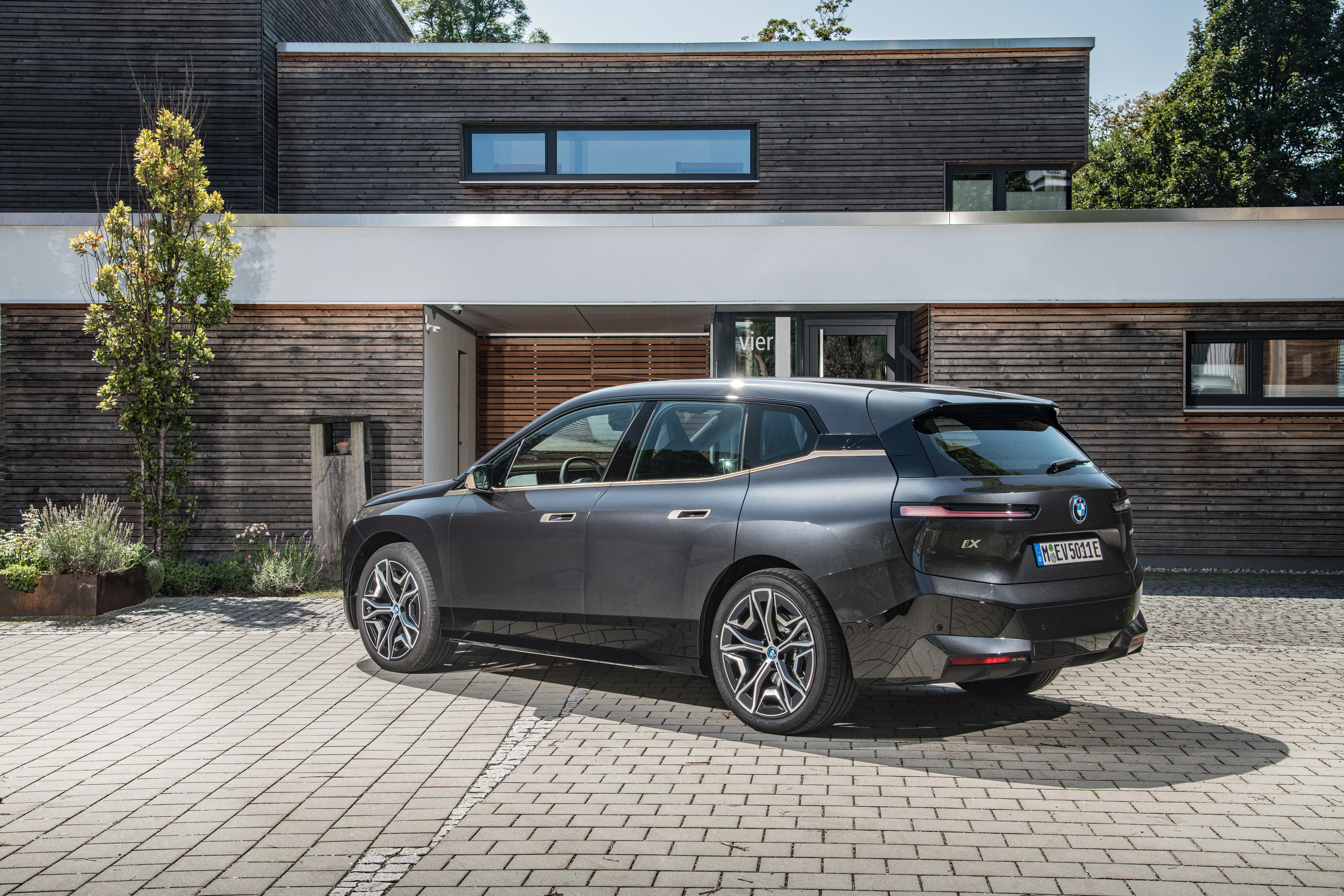BMW iX Heck Statisch