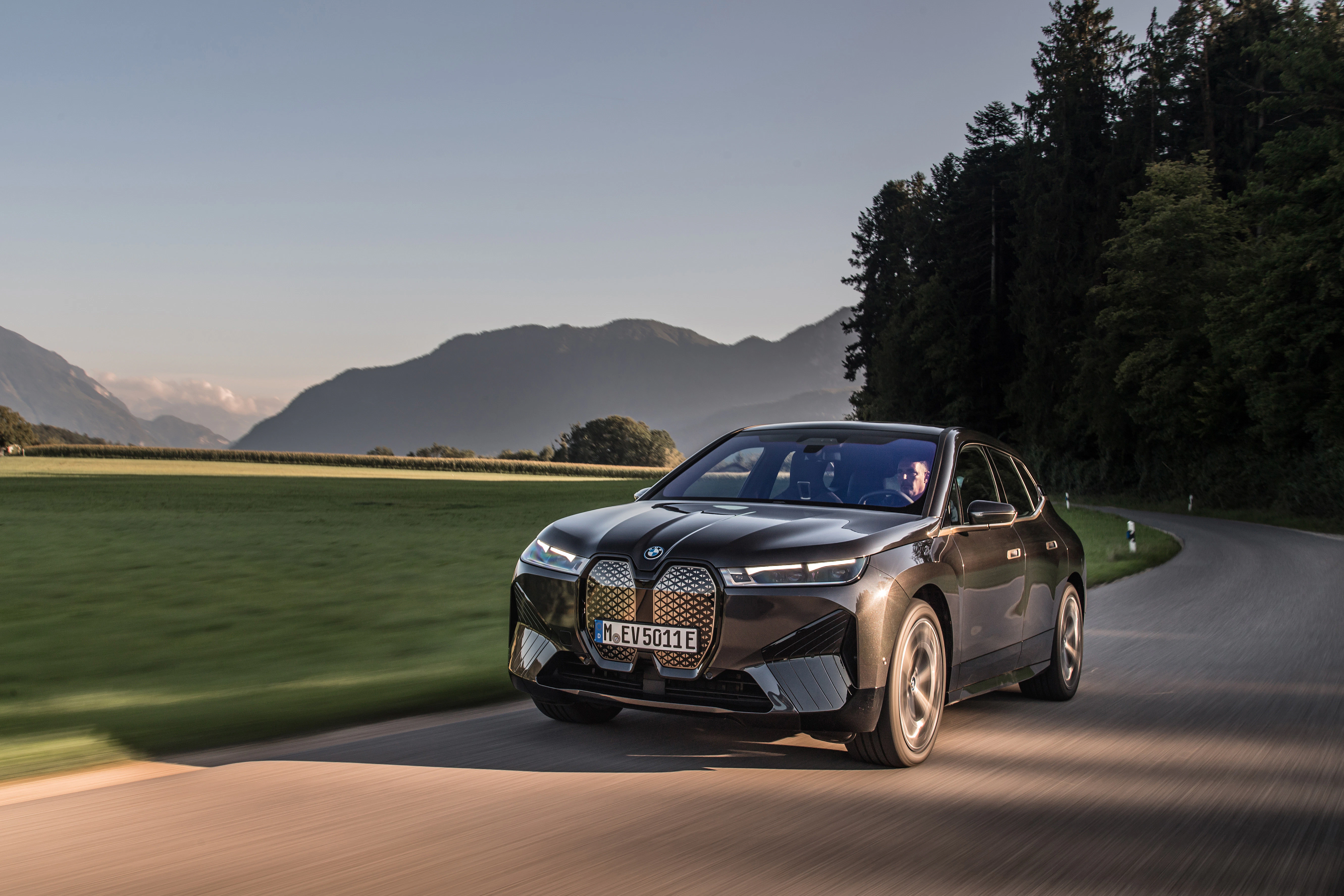 BMW iX Front Dynamisch