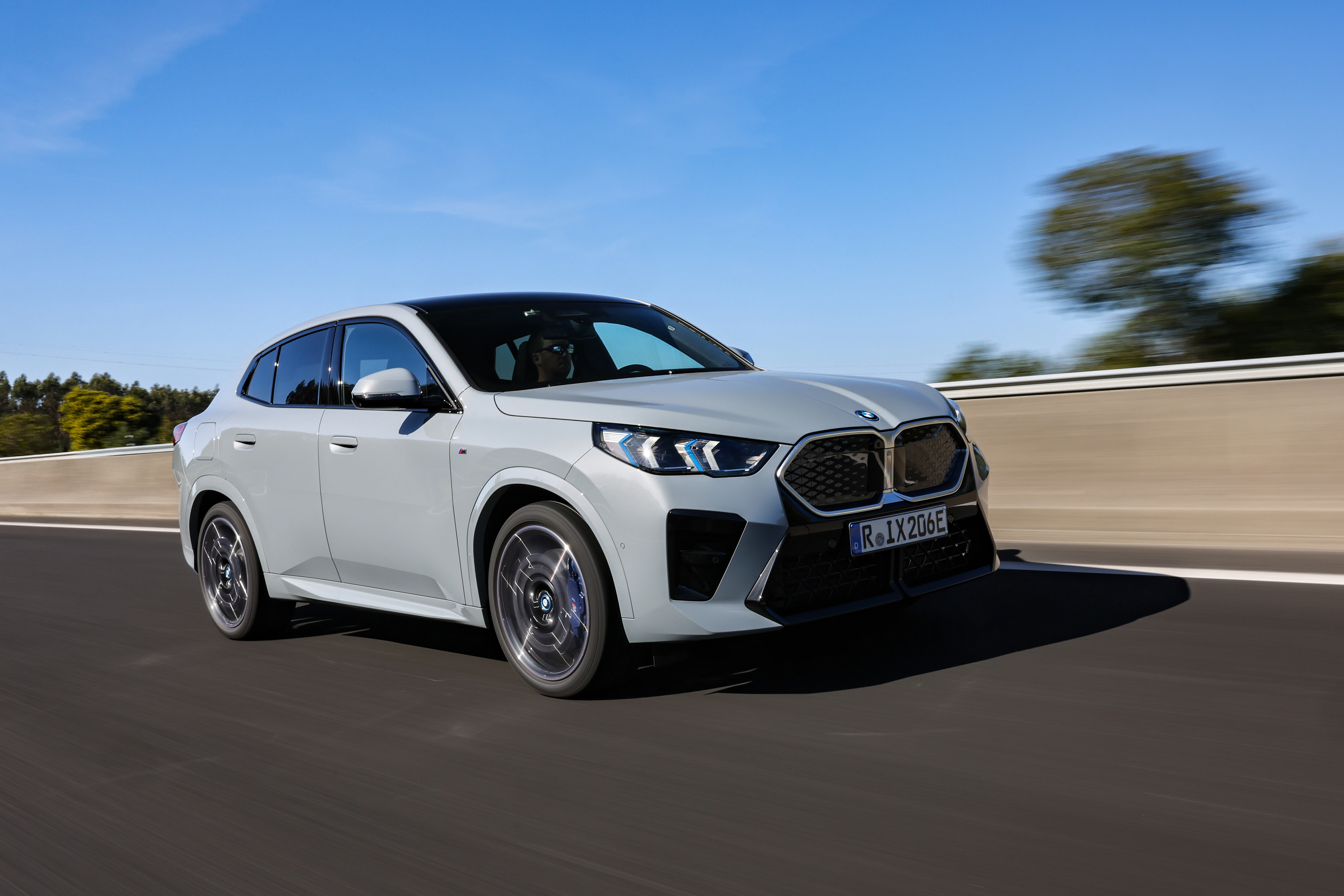 BMW iX2 Front Dynamisch