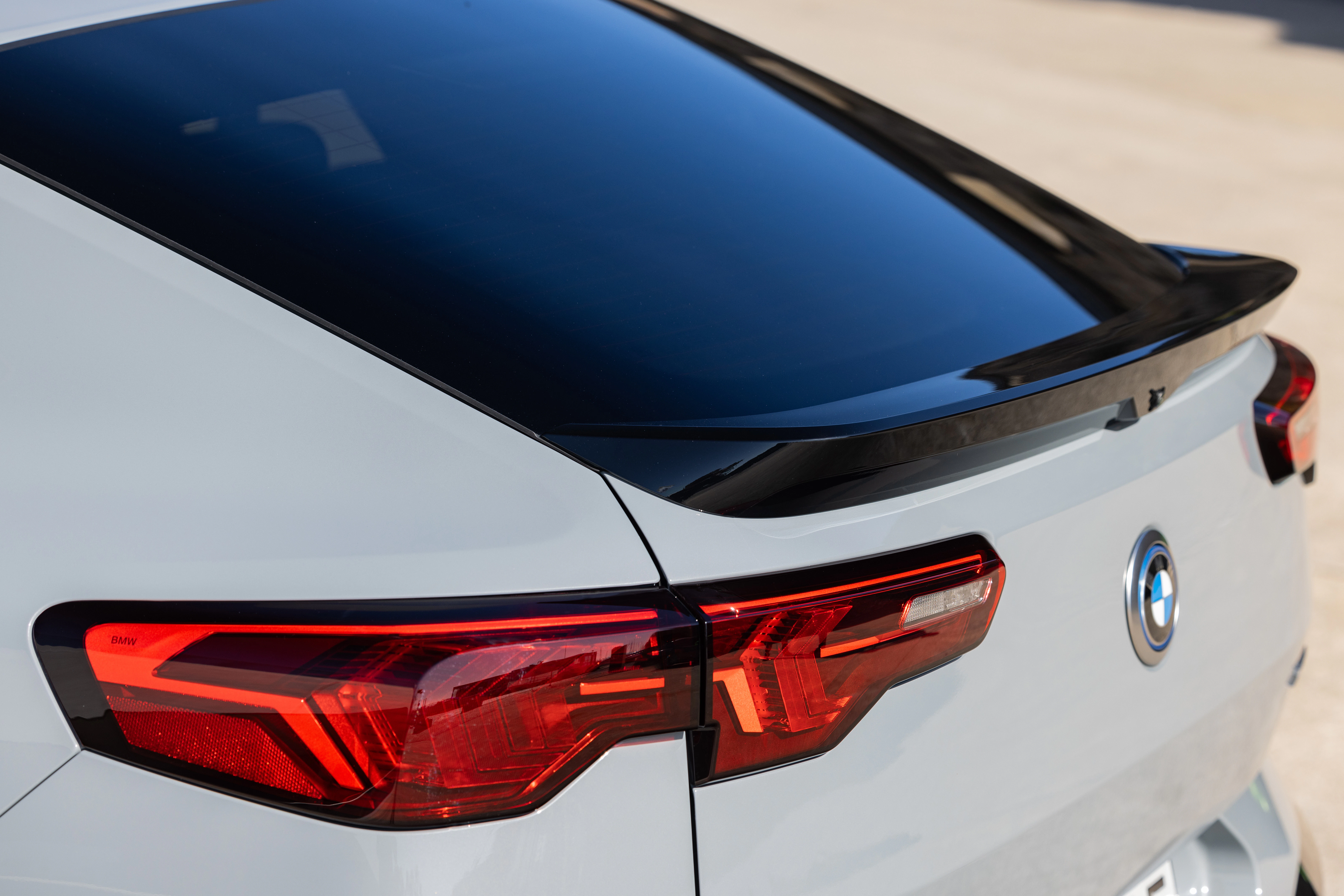 BMW iX2 Rücklicht Detail