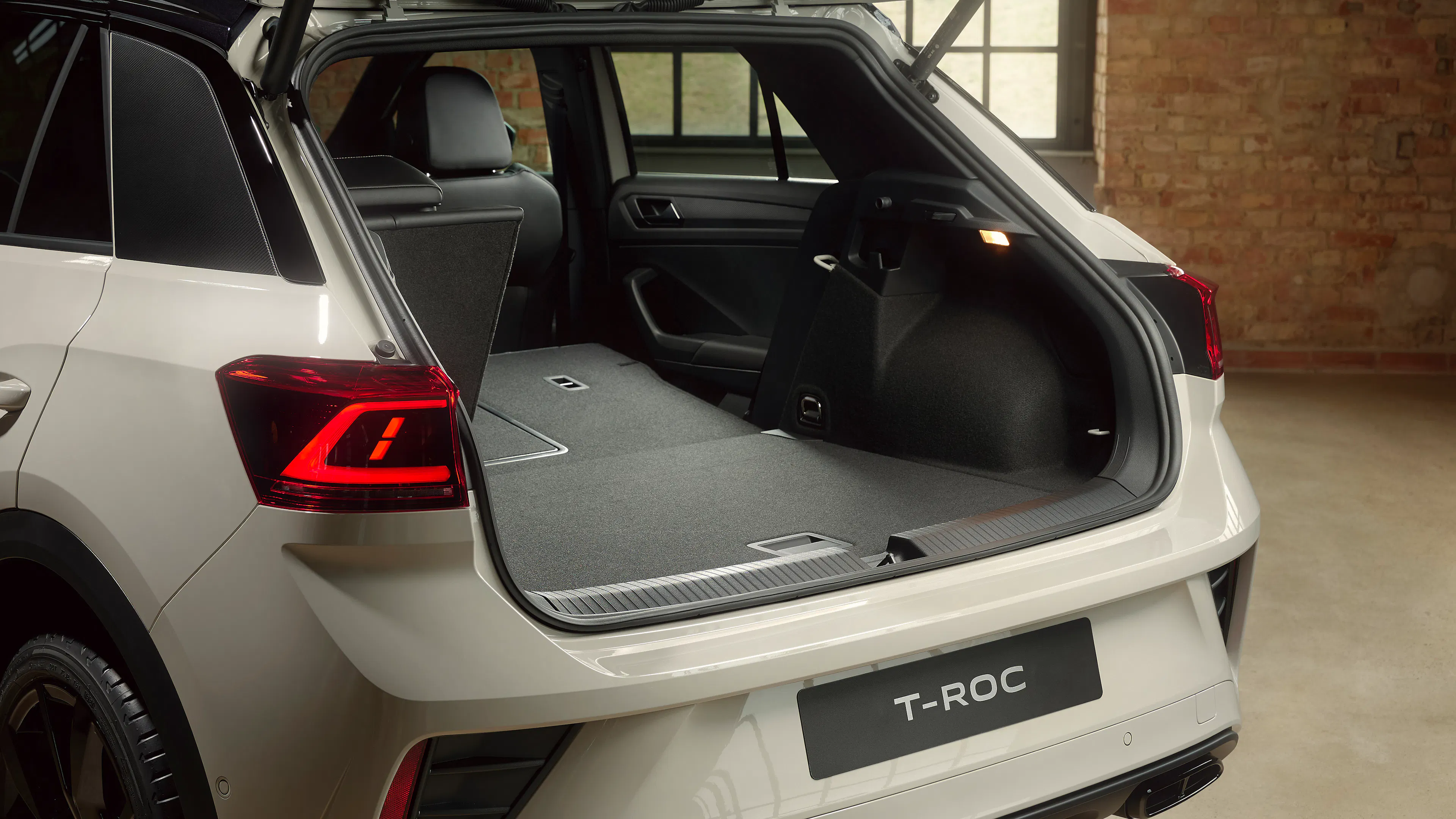 Trunk of the white VW T-Roc facelift with open tailgate.
