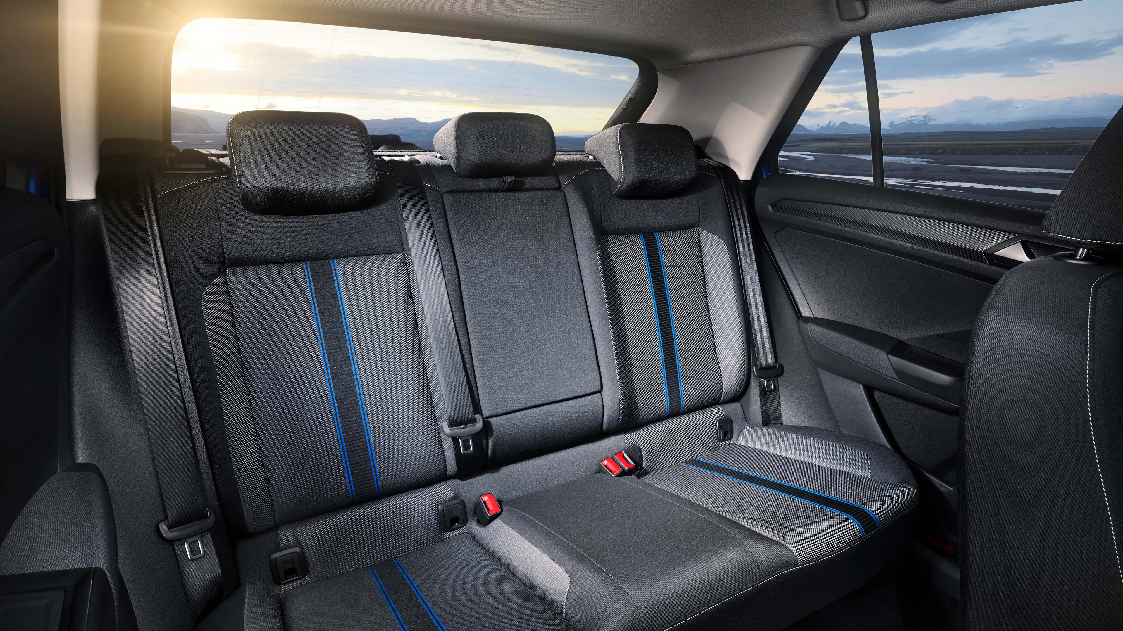 Rear bench seat of a VW T-Roc with blue and black seats.