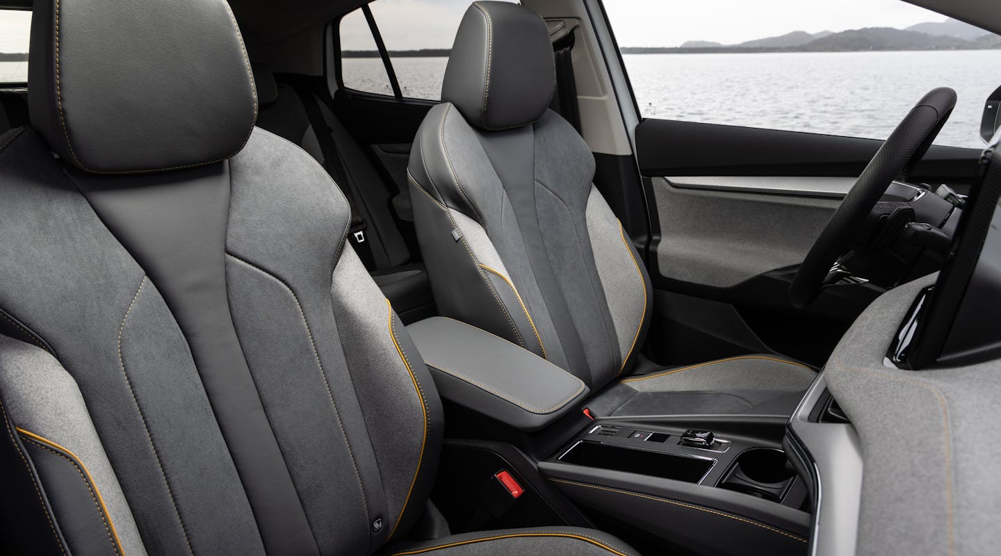 Vordersitze des Škoda Enyaq