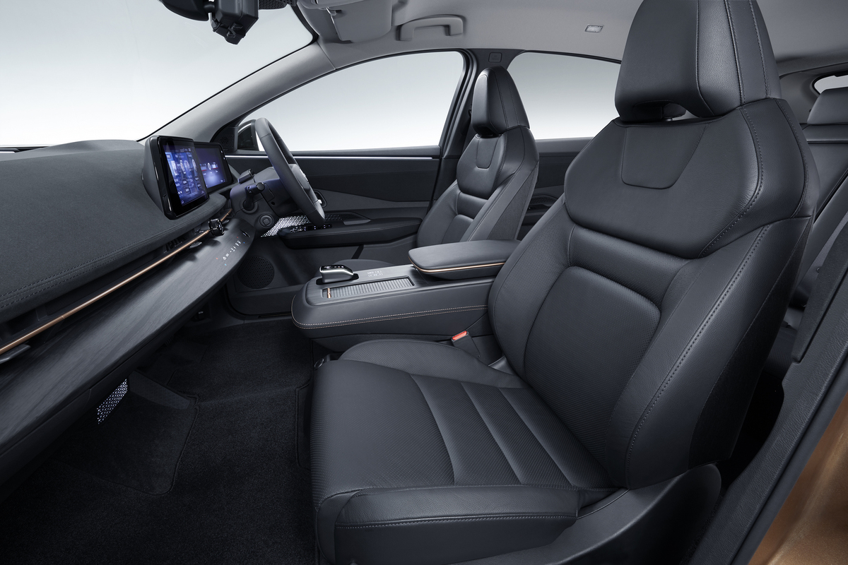 Vordersitze des Nissan Ariya
