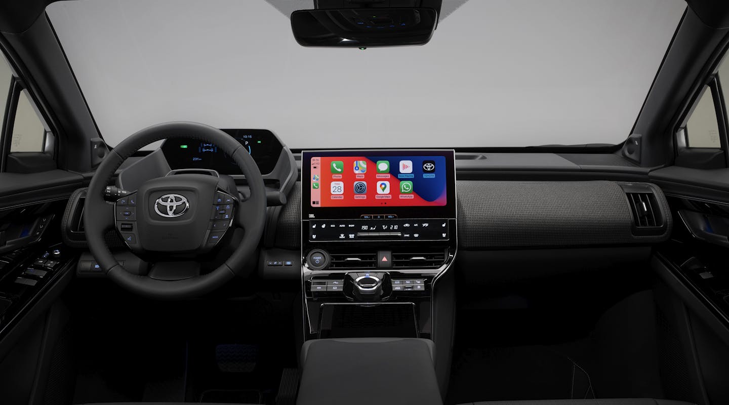 Armaturenbrett und Lenkrad des Toyota bZ4X