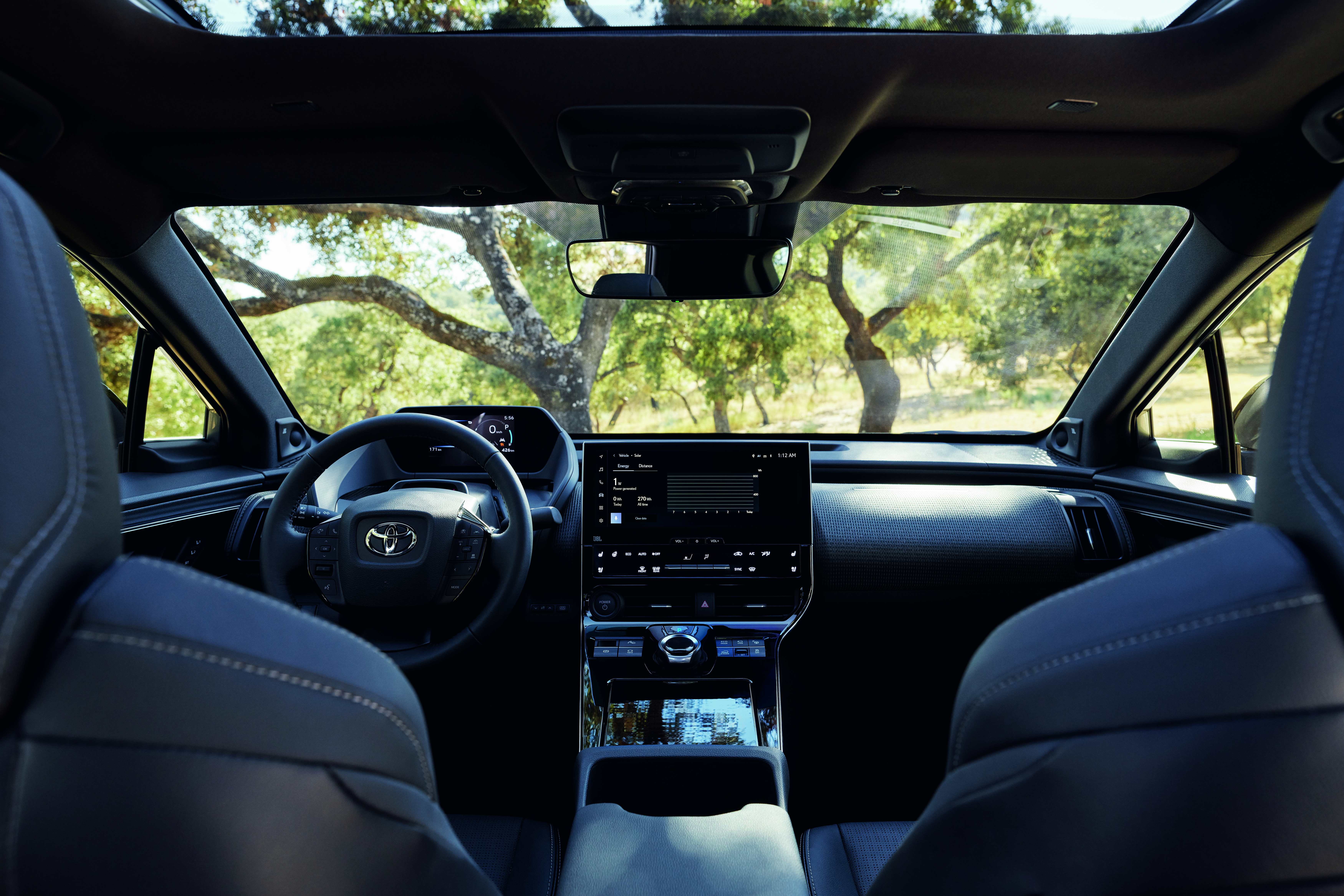 Armaturenbrett und Lenkrad des Toyota bZ4X 