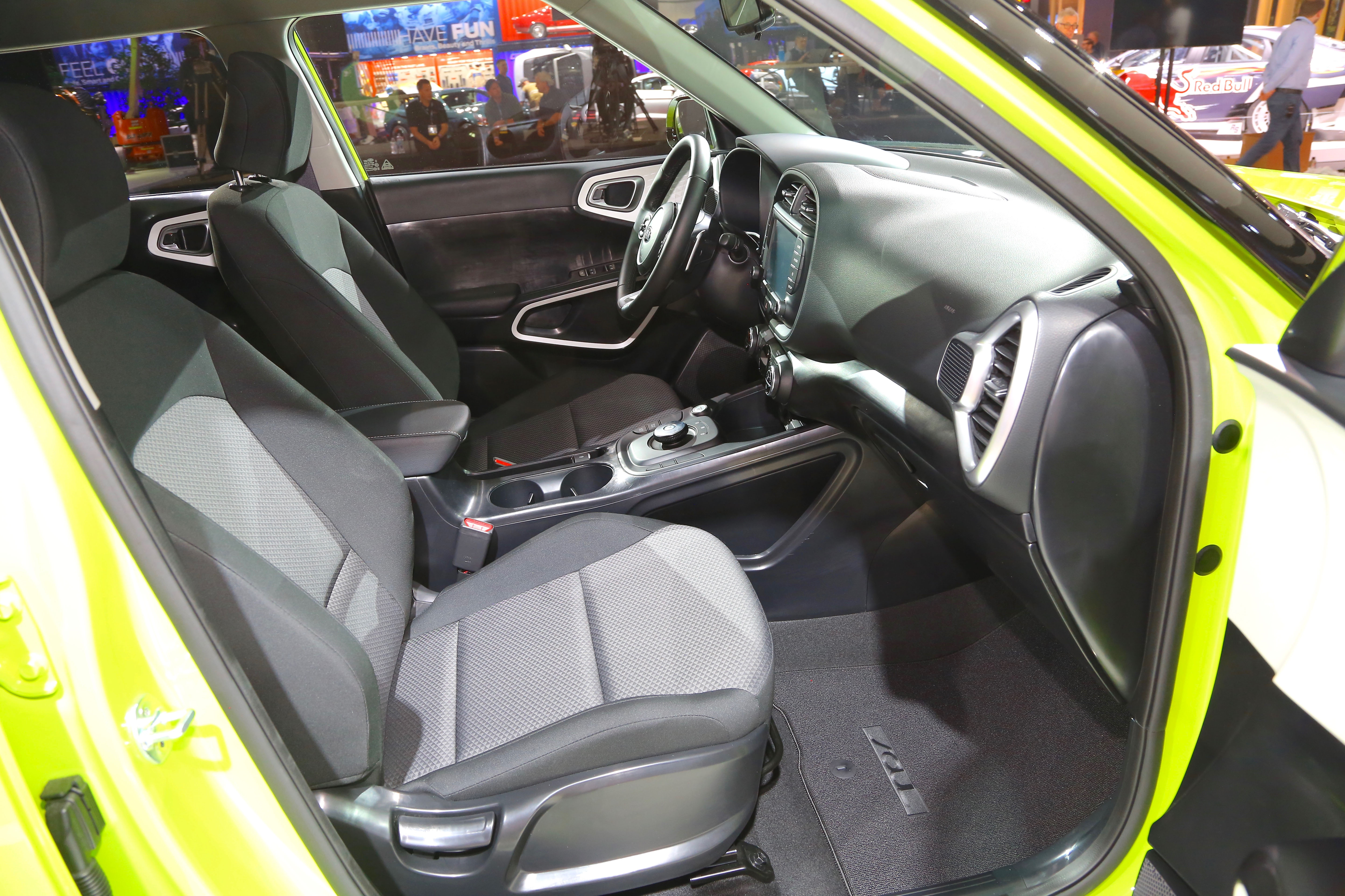 Vordersitze des Kia e-Soul