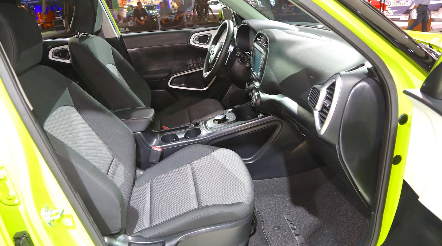 Vordersitze des Kia e-Soul