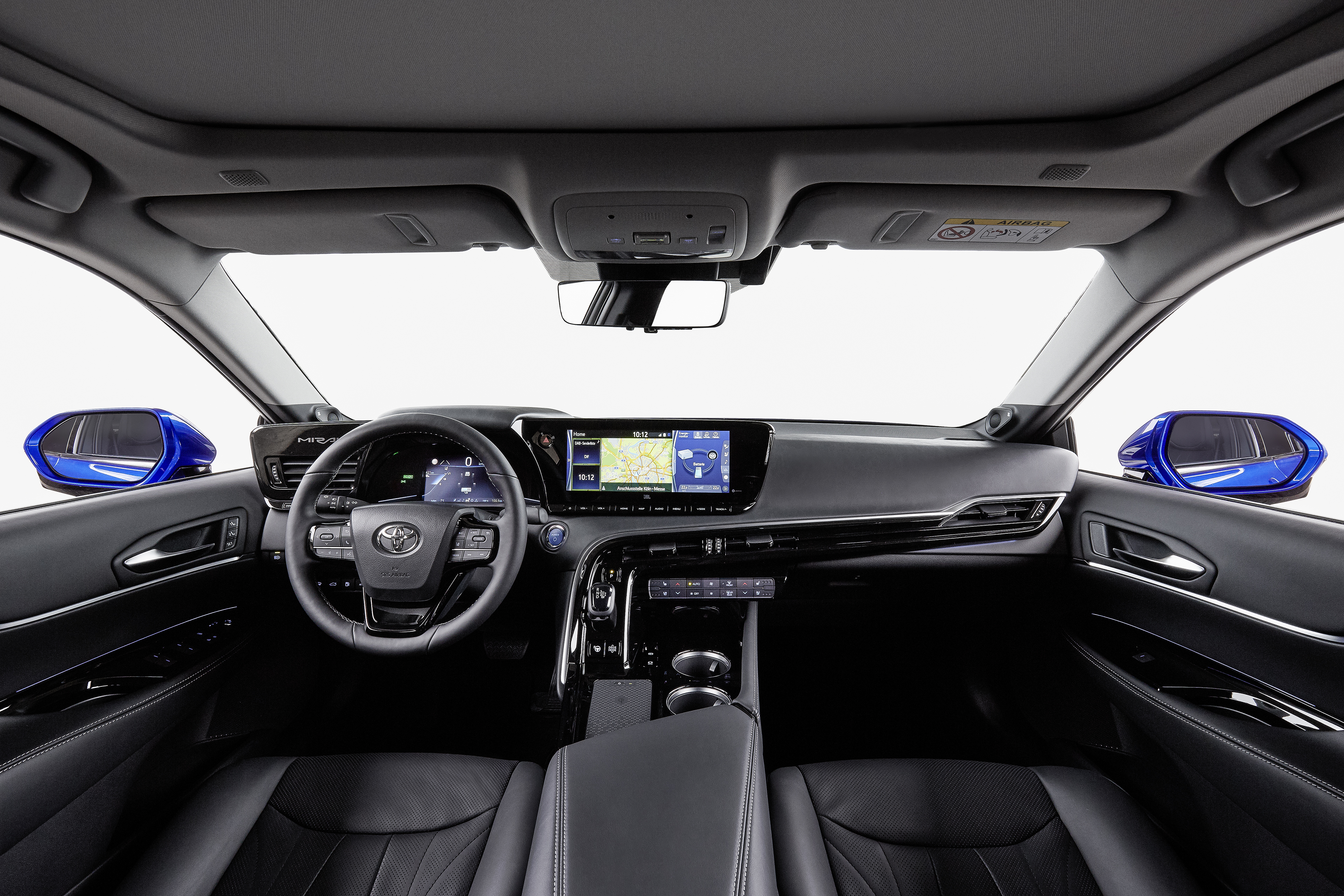 Armaturenbrett und Lenkrad des Toyota Mirai 