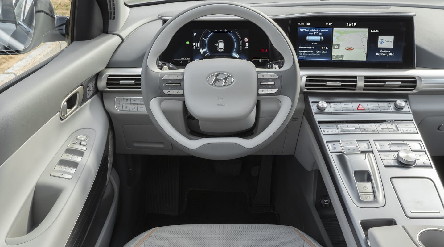 Lenkrad und Armaturenbrett des Hyundai Nexo