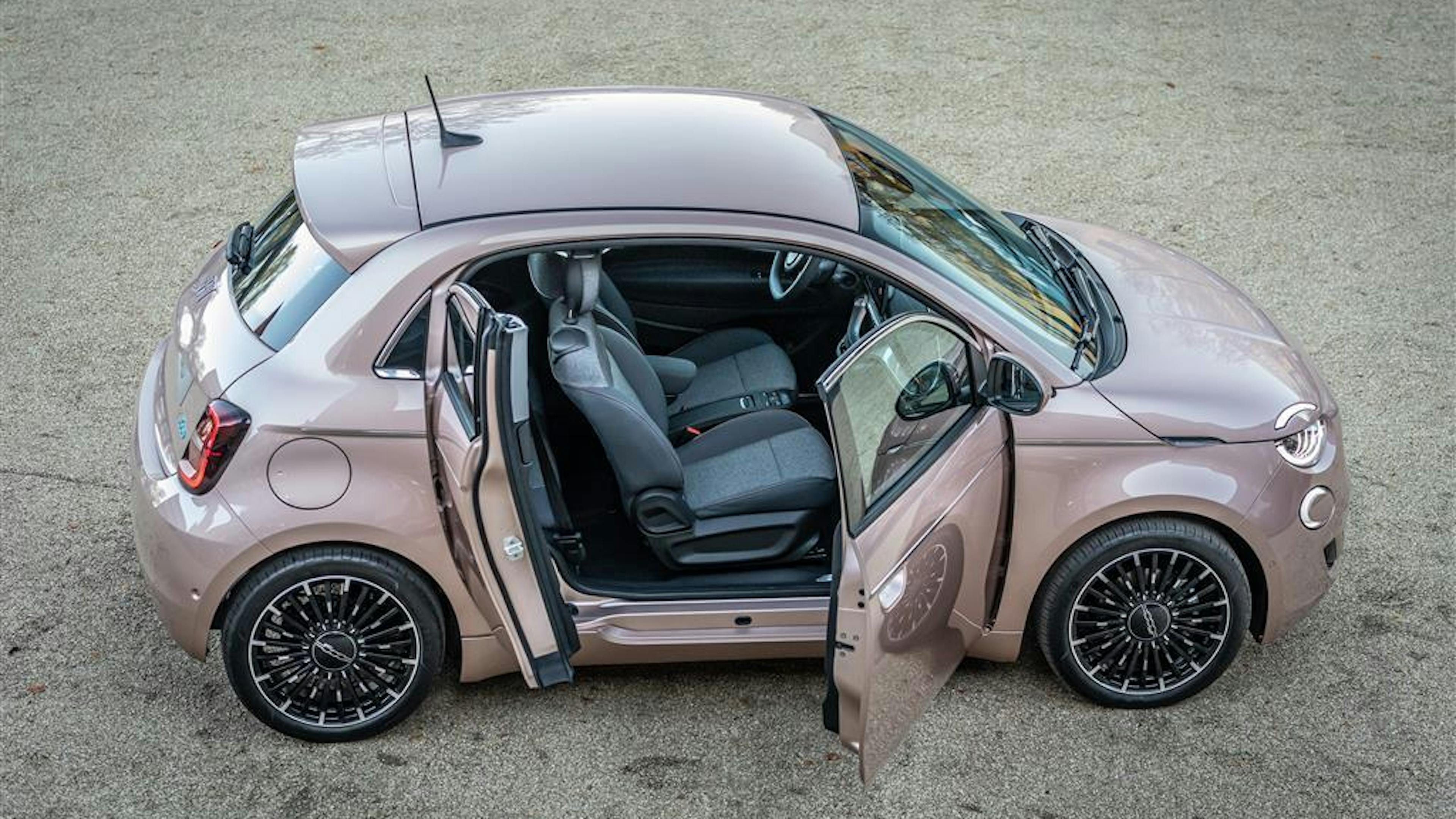 Fiat 500e 3+1 with doors open in opposite directions on the passenger side.